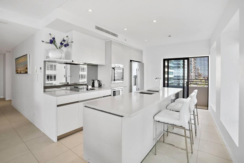 Beachfront Luxury in Soul Surfers Paradise 9th