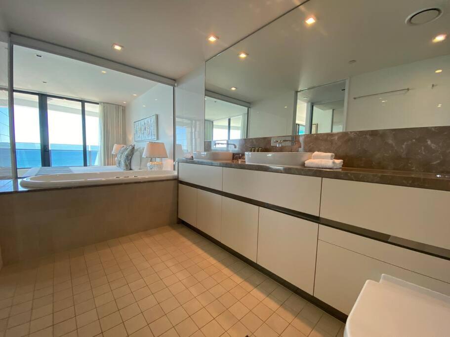 Beachfront Luxury in Soul Surfers Paradise 9th