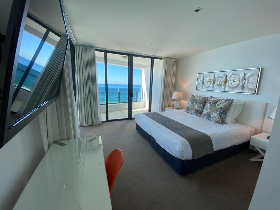 Beachfront Luxury in Soul Surfers Paradise 9th