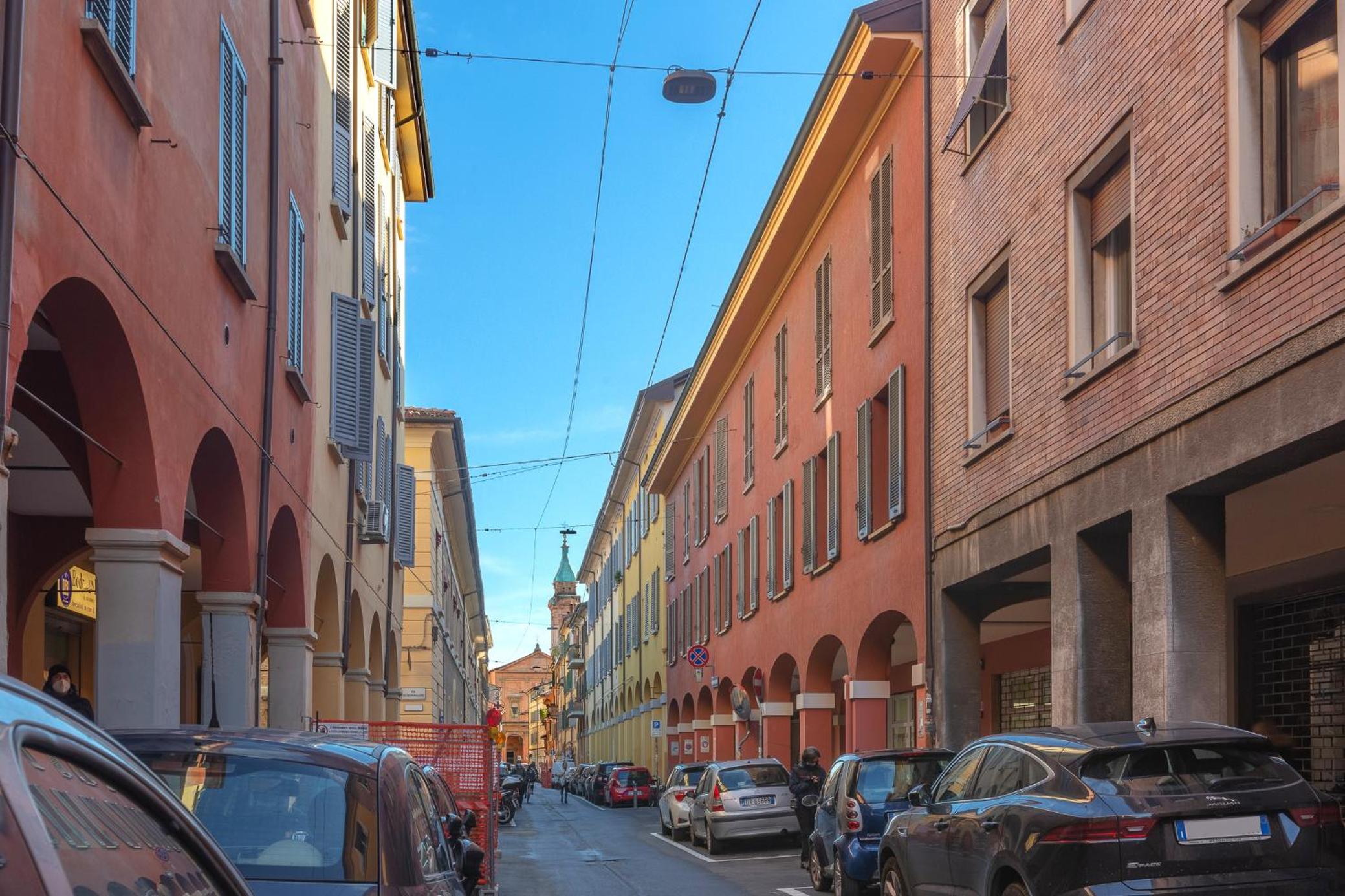 GuestHost - Bologna Santa Maria dei Servi Apartment x3 view 4