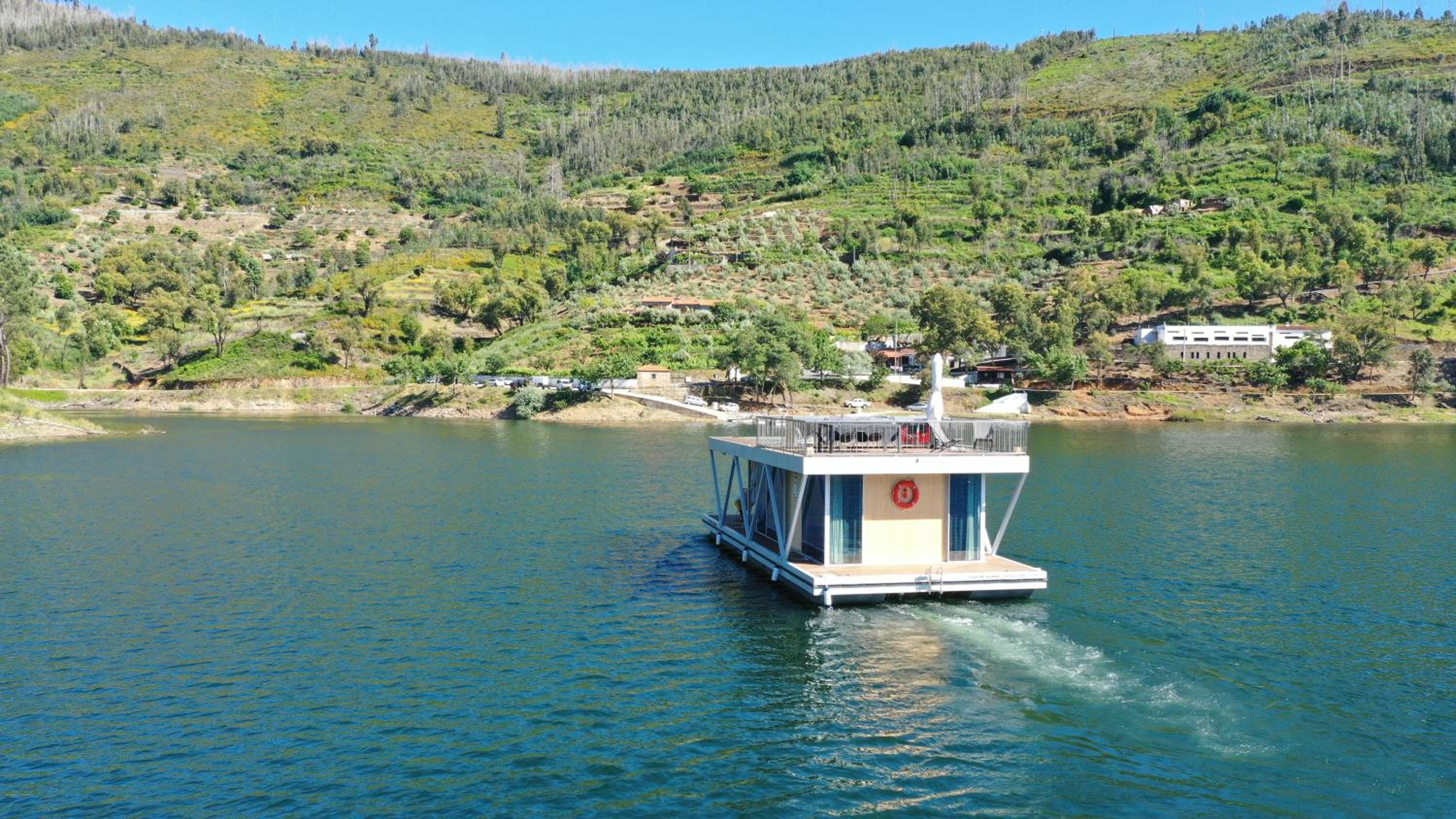 Floating Álvaro view 4