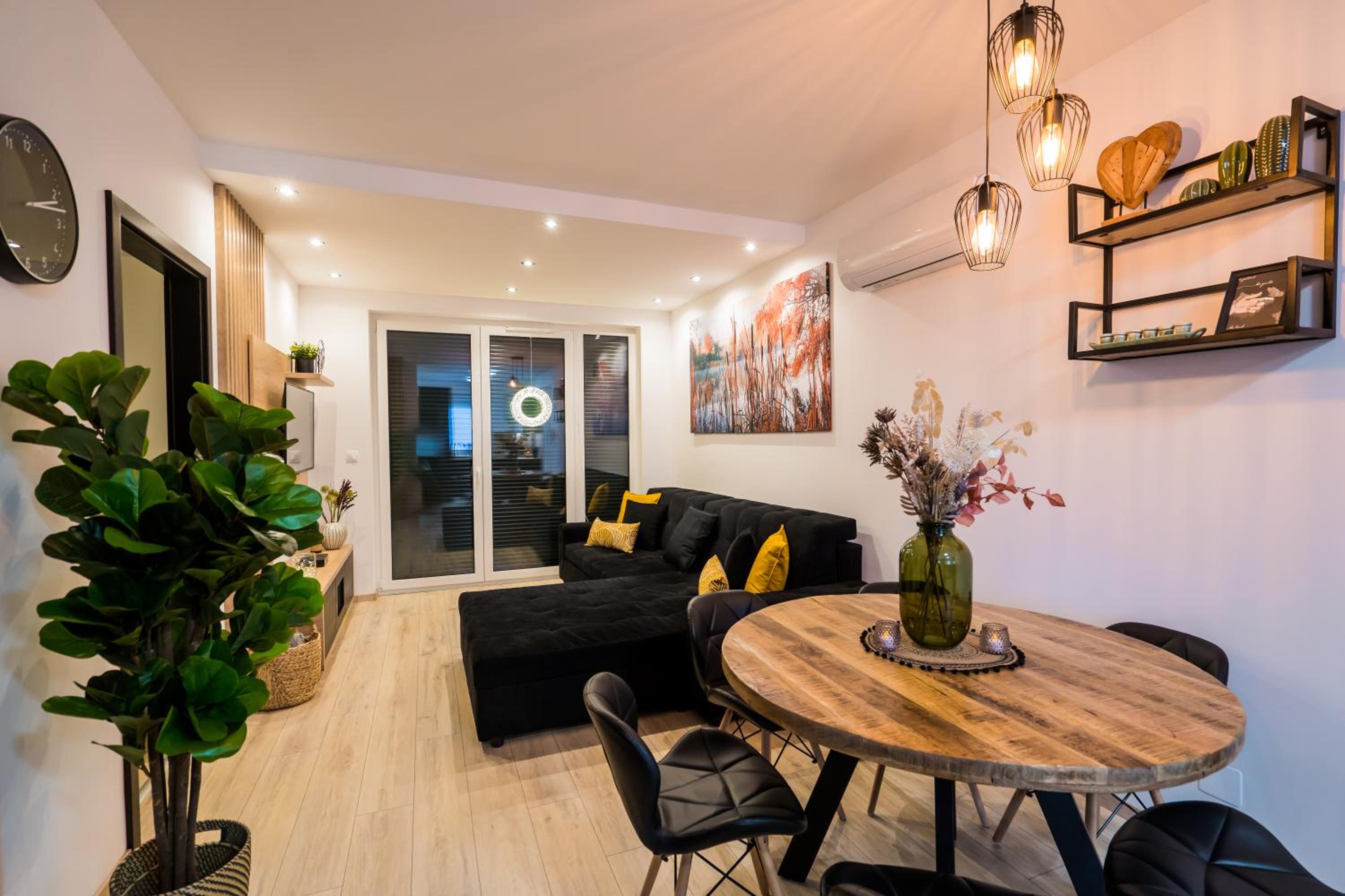 BlackWood '66 Apartman view 5