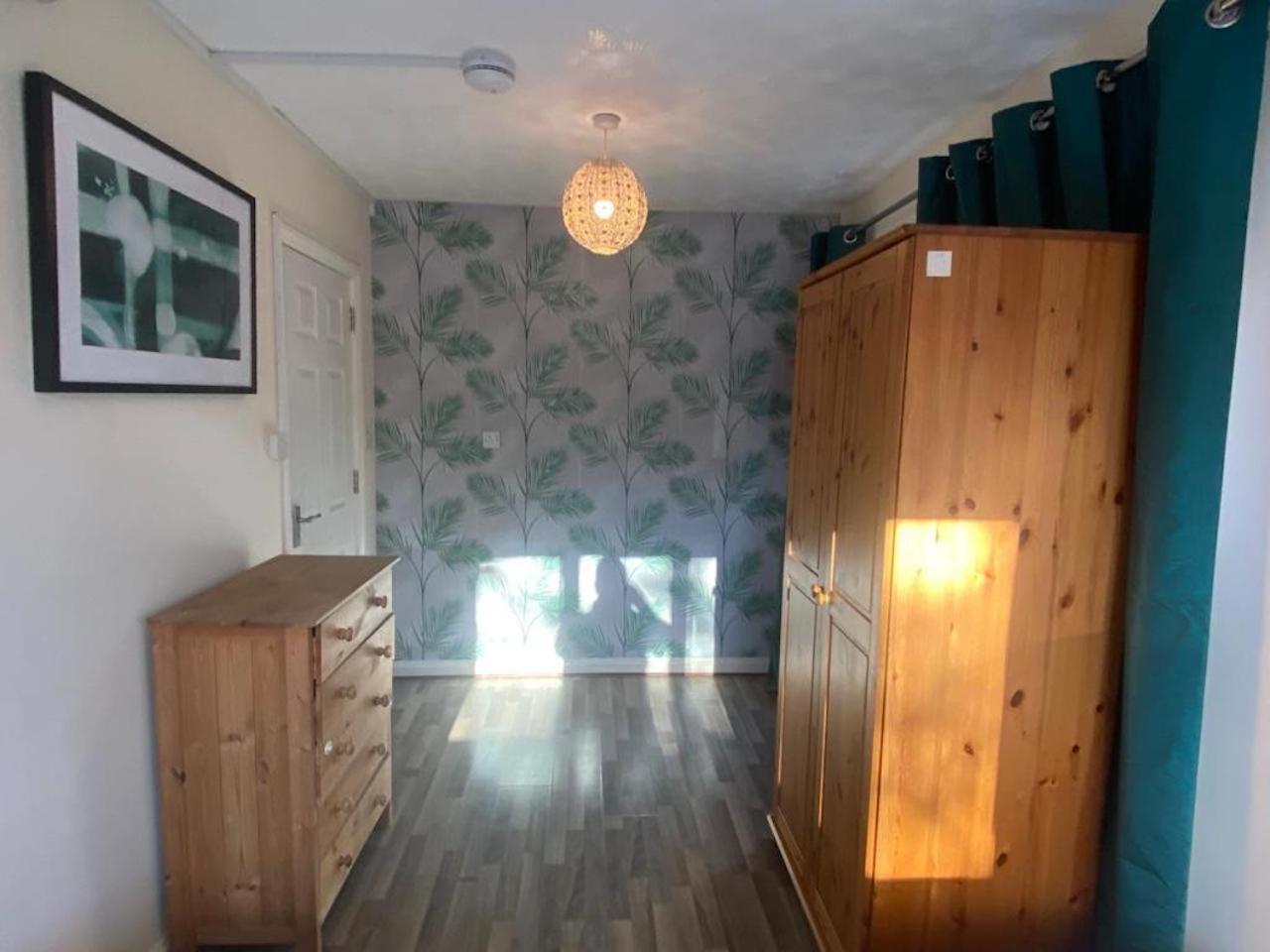 Exclusive Homely Cambridge 4 bed house with free parking, big garden and sleeps 10