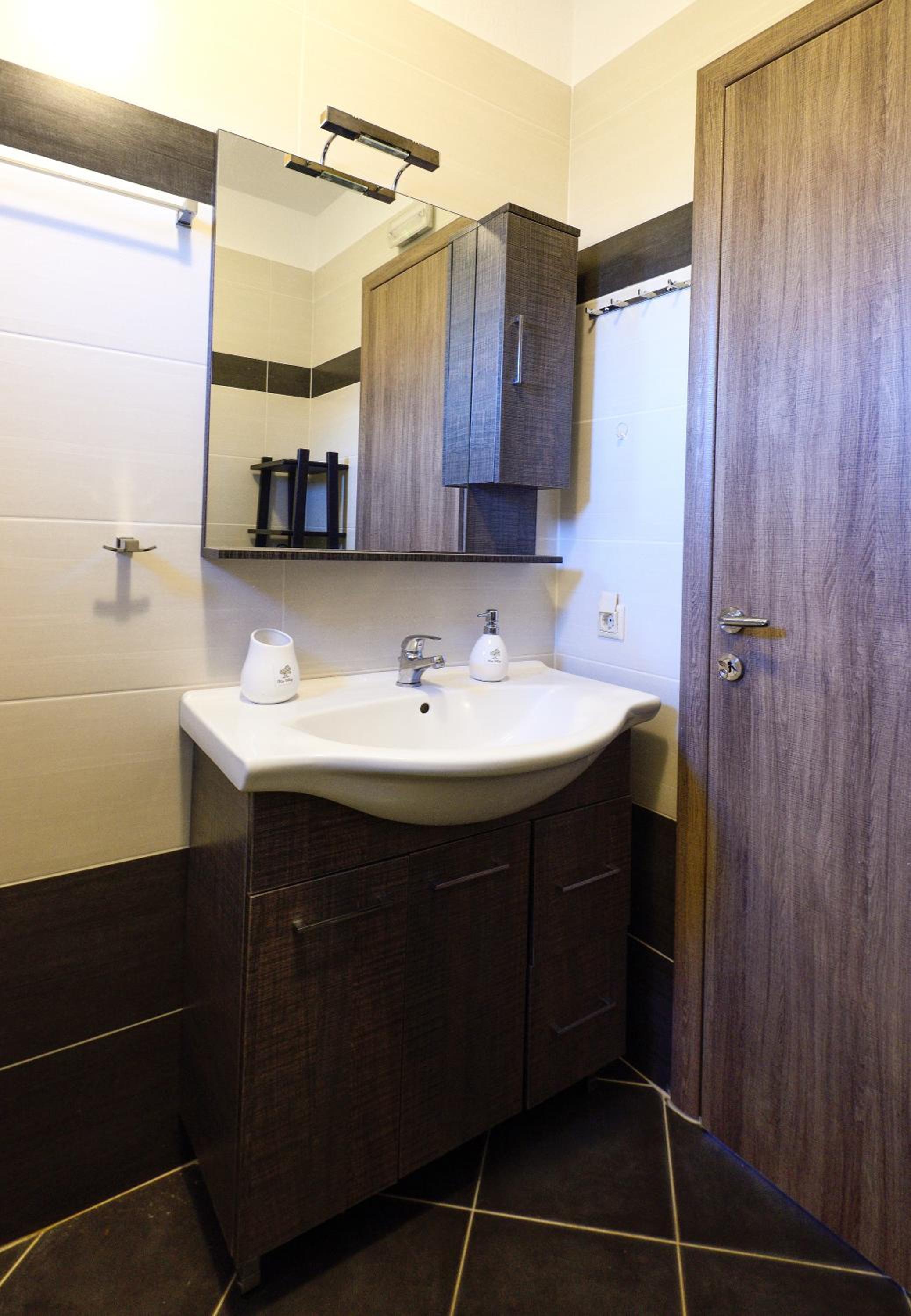 Photo 33