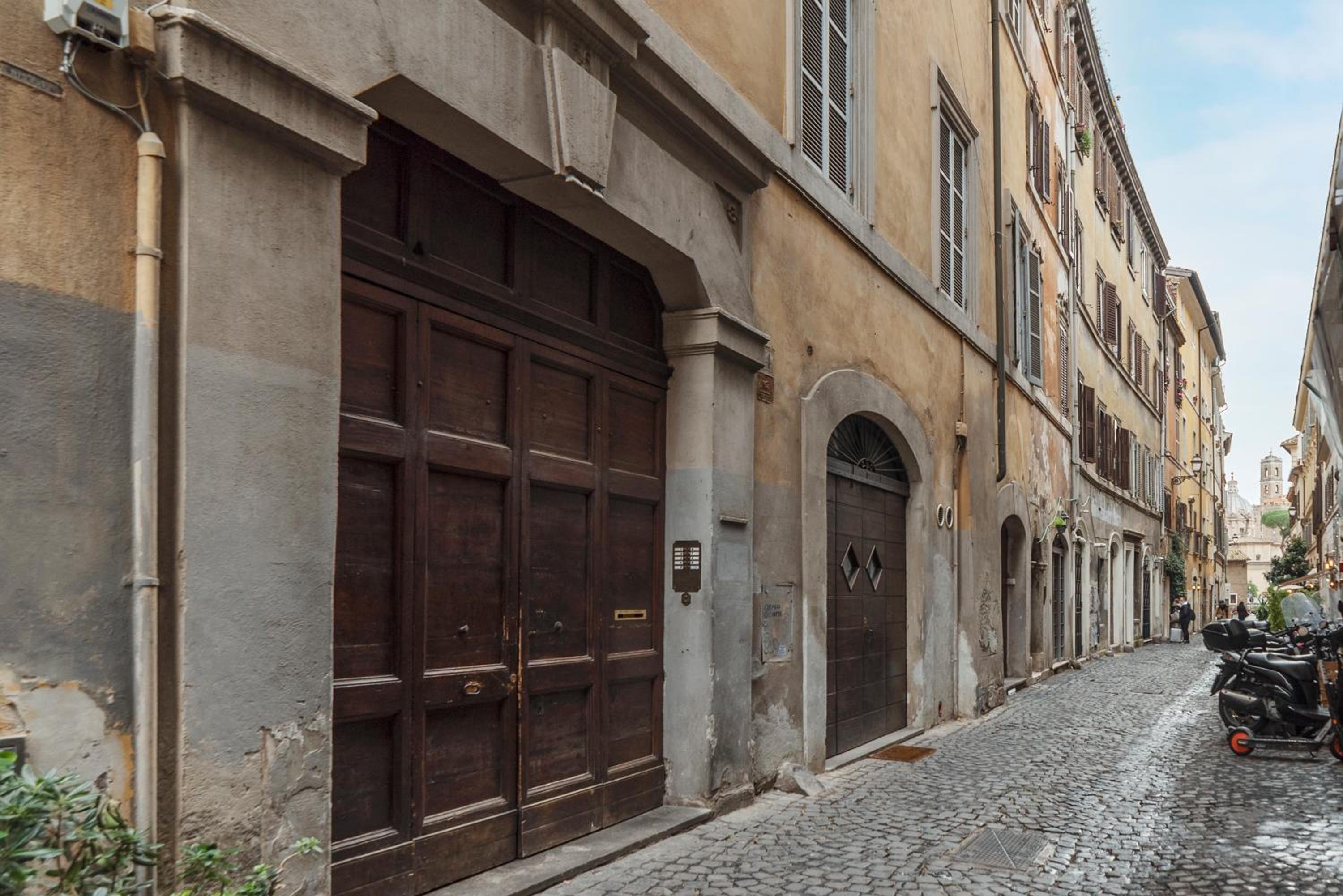 GuestHost - Foro Romano Stylish and Central Apartment