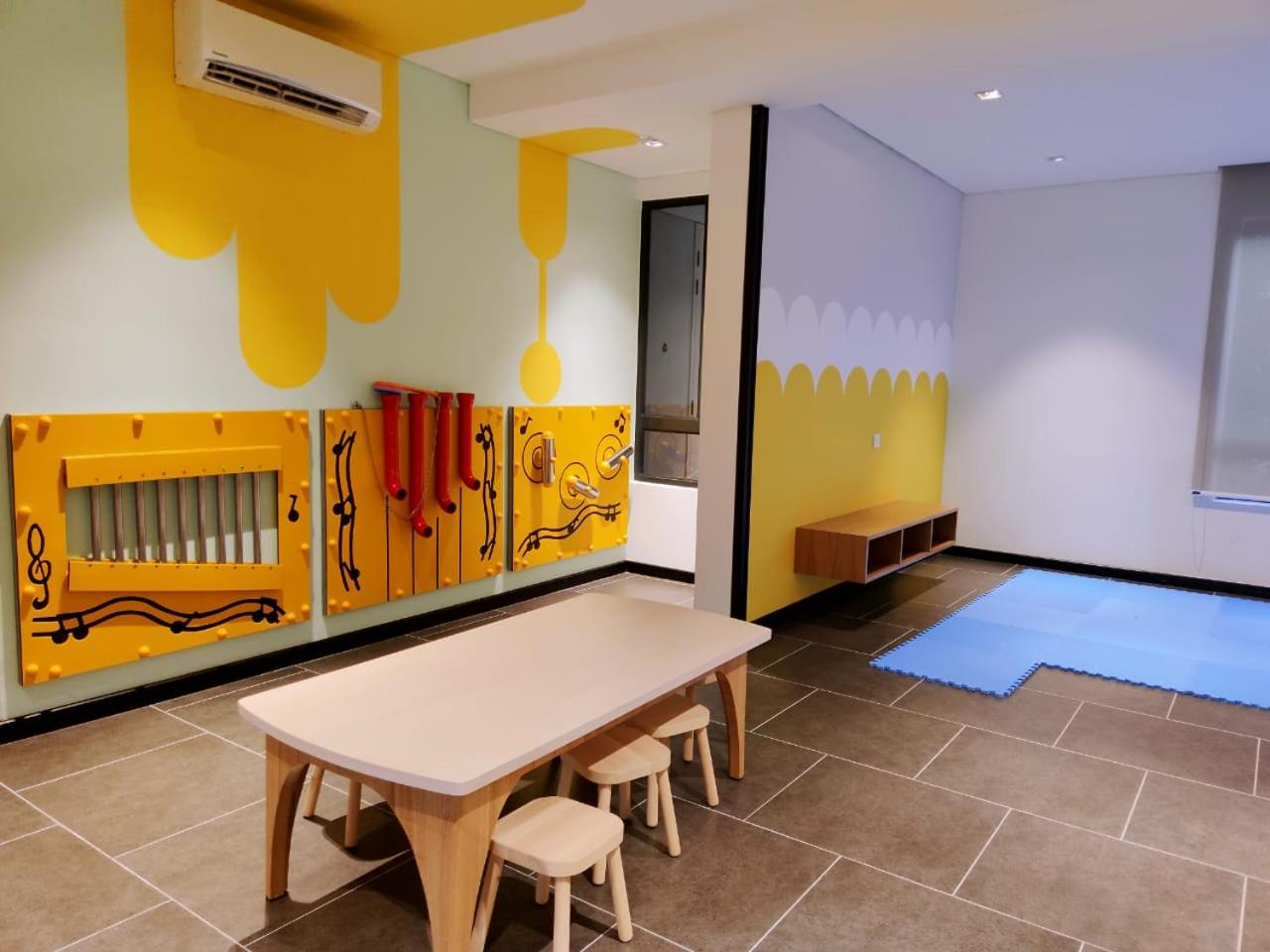 Maxine Suites