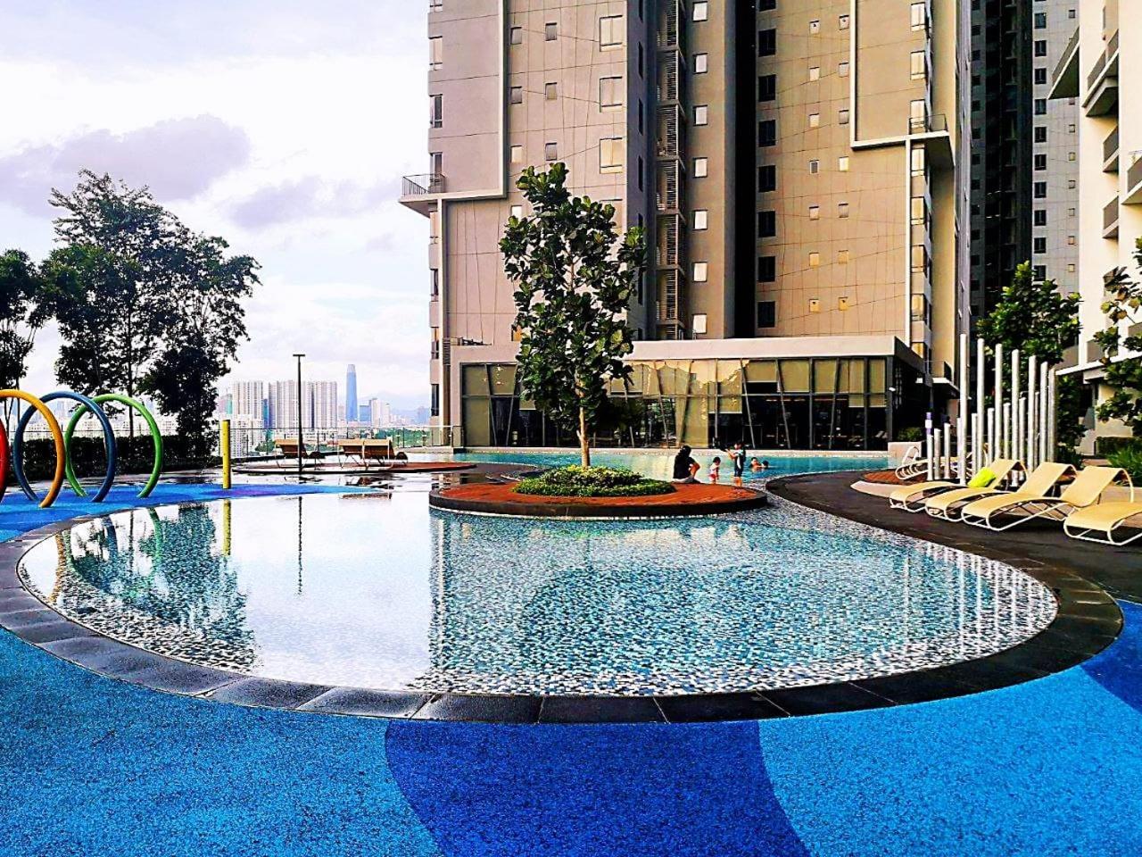 Maxine Suites