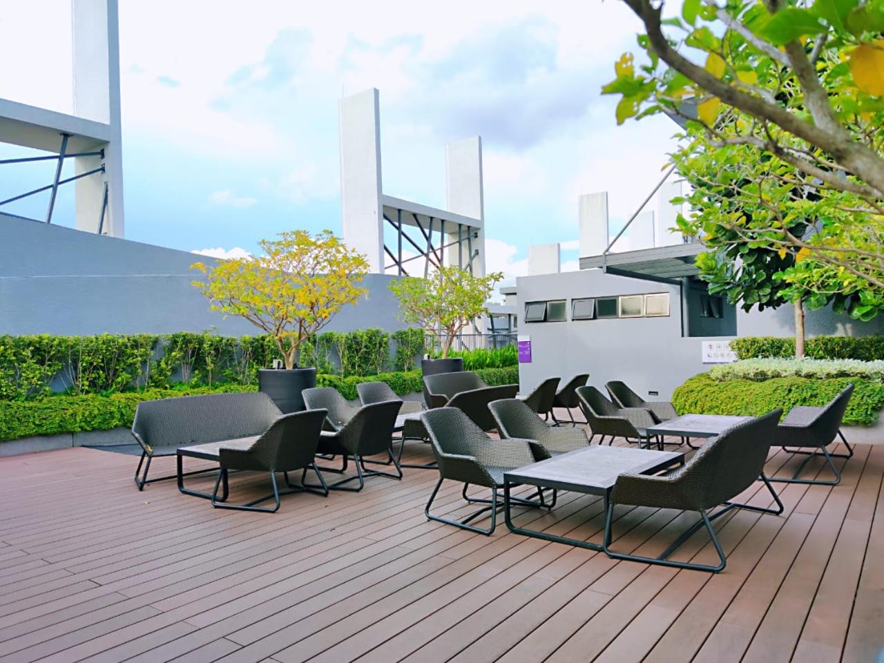 Maxine Suites