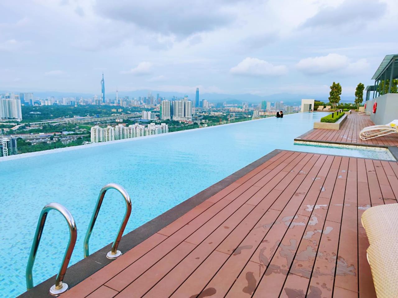Maxine Suites