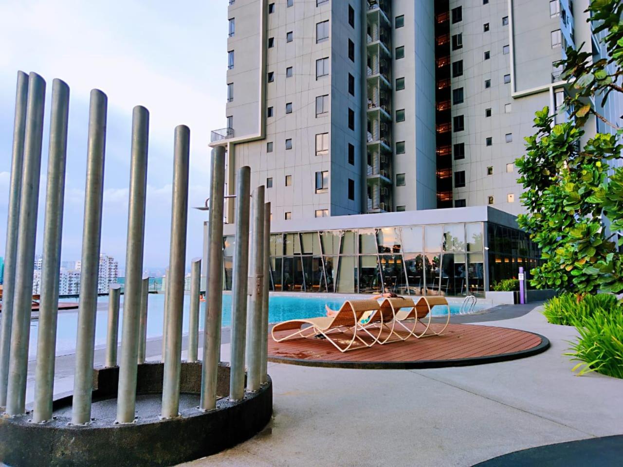 Maxine Suites