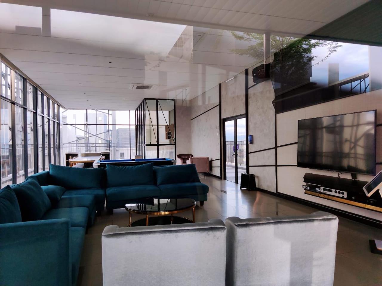 Maxine Suites