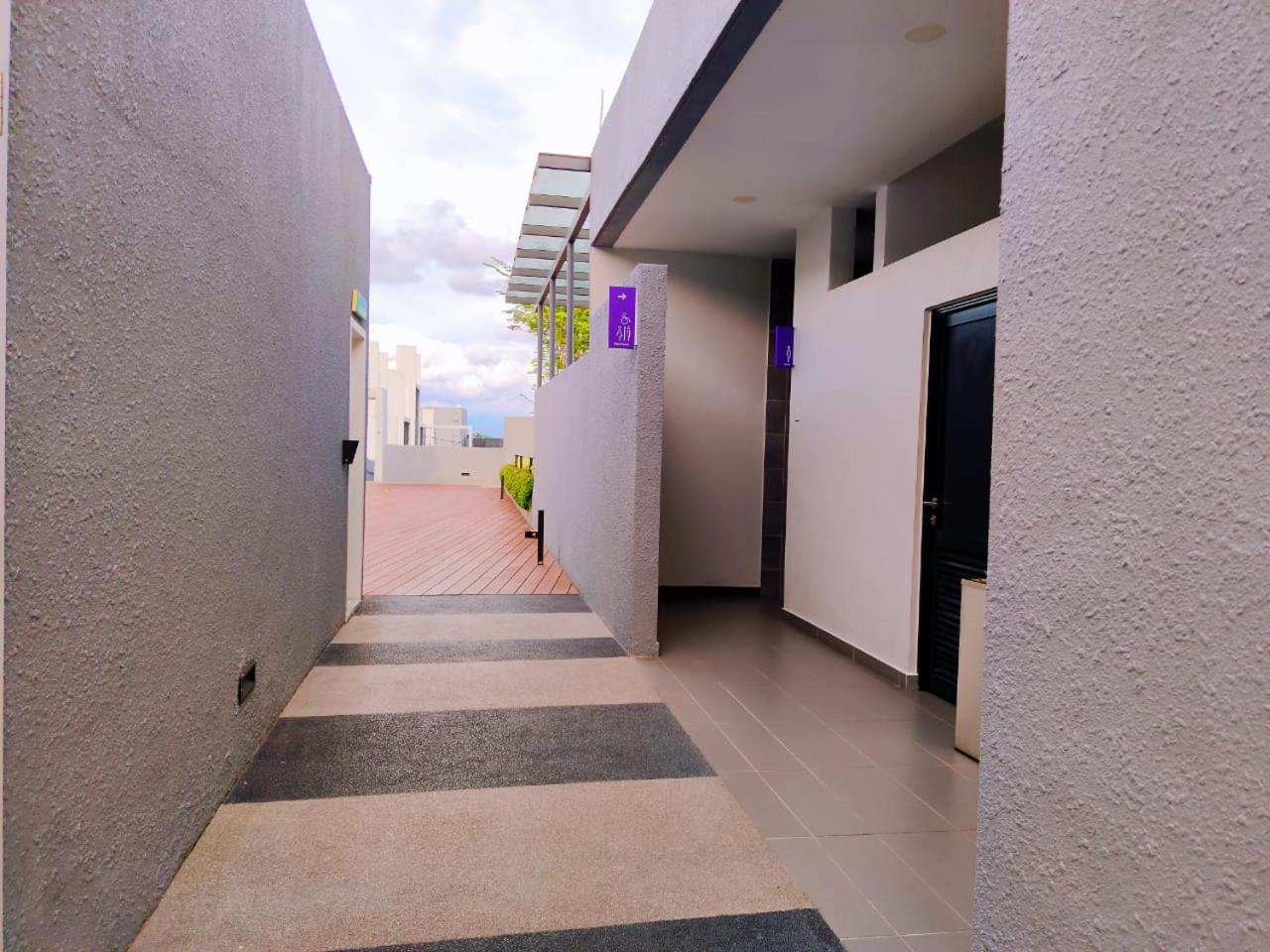 Maxine Suites