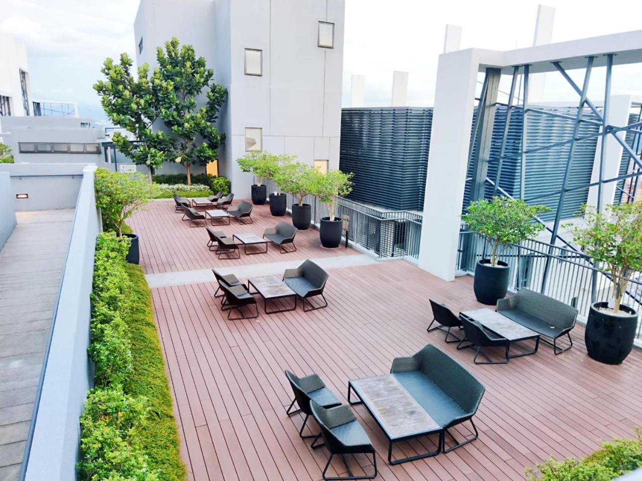 Maxine Suites
