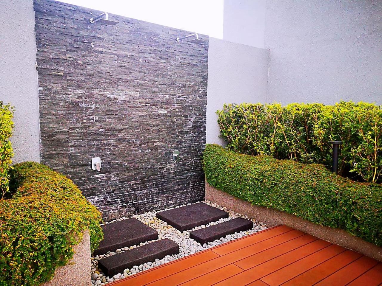 Maxine Suites