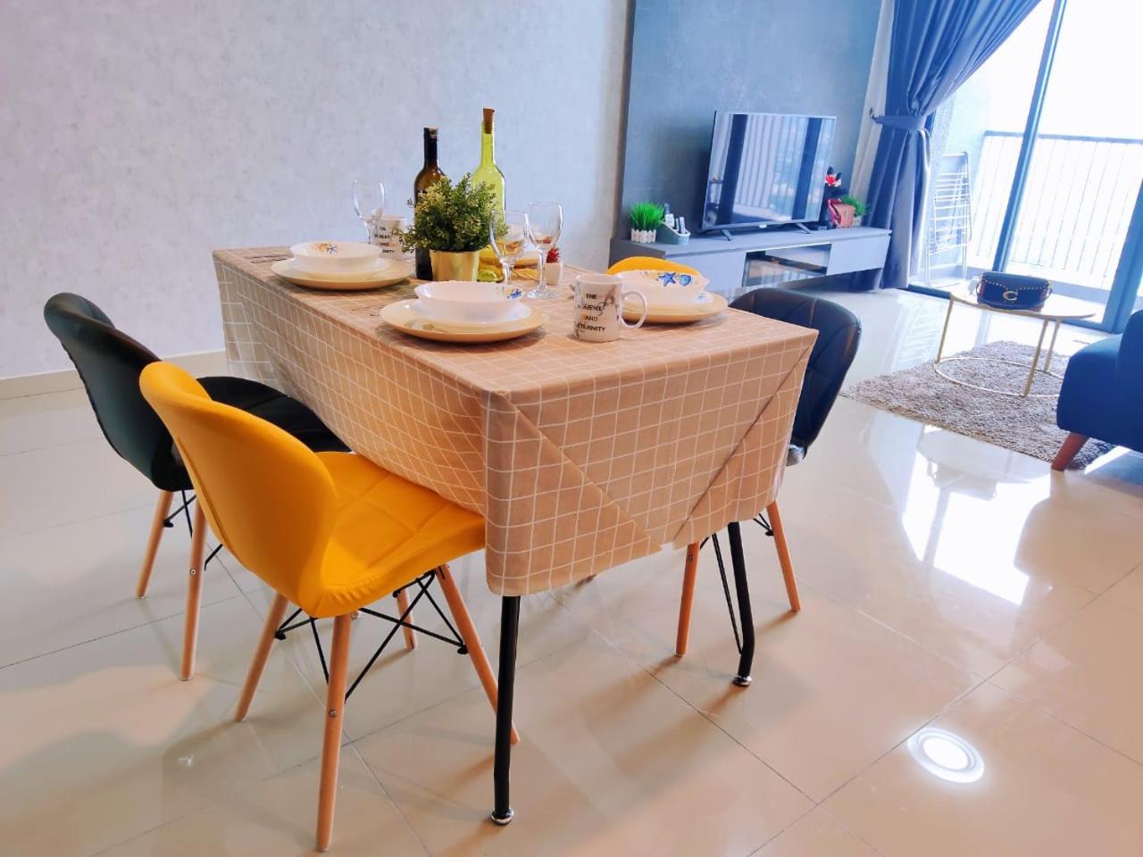 Maxine Suites