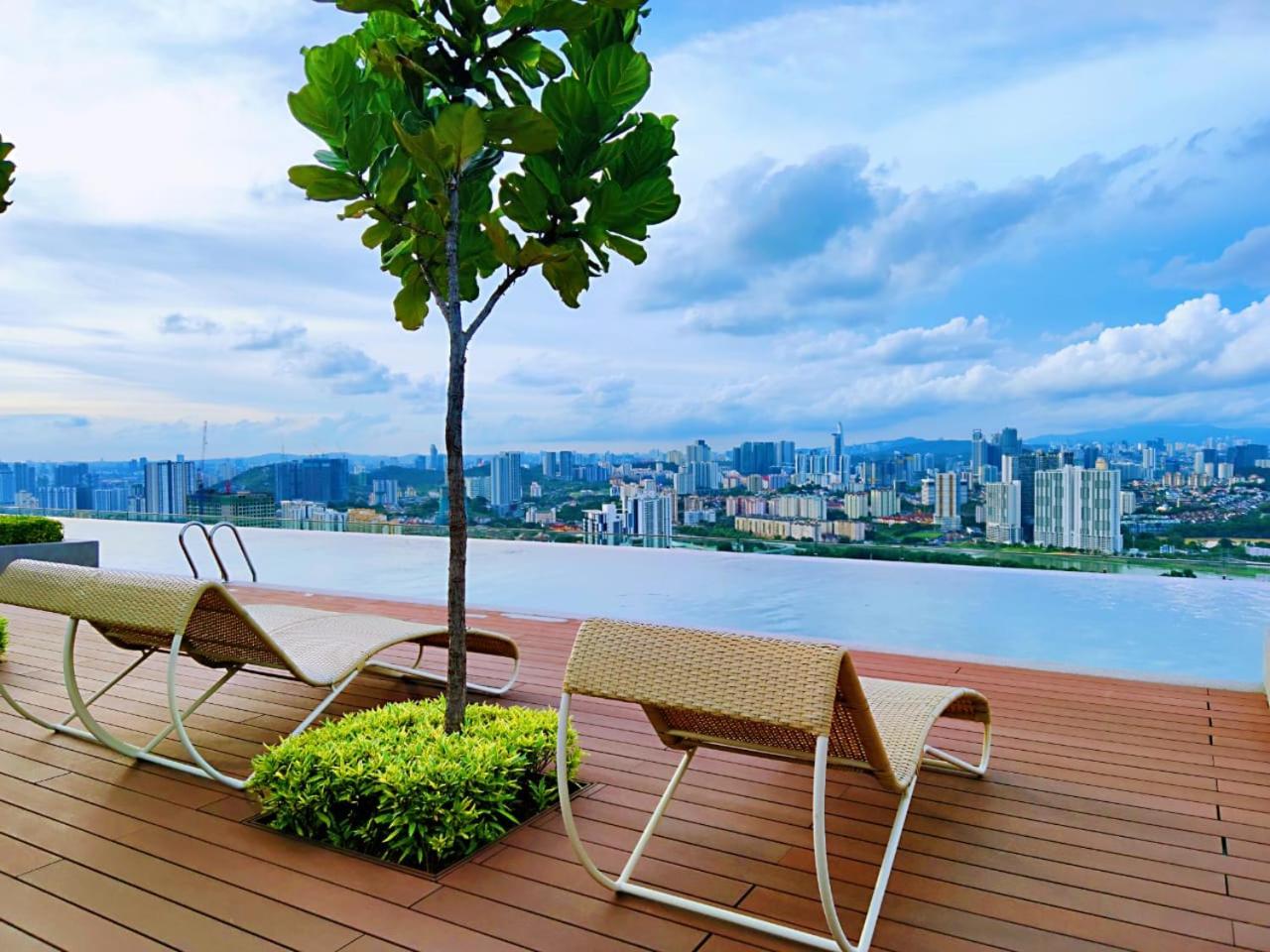 Maxine Suites