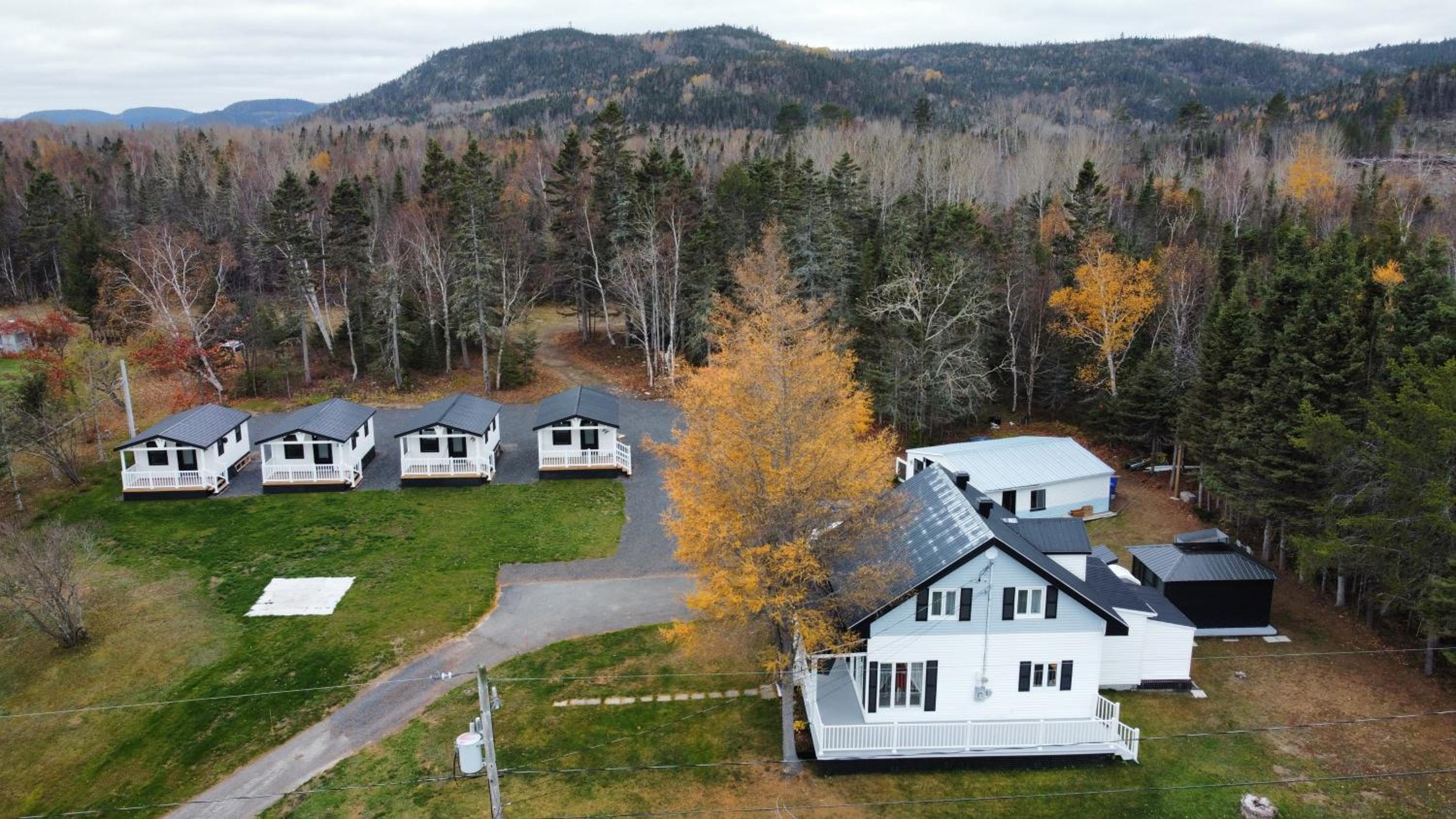 Les chalets de la colline inc view 3