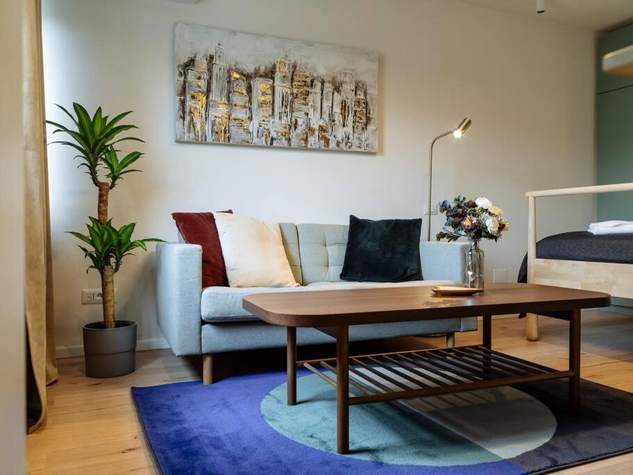 Sunny Modern Studio - Cismigiu Park & Old Town view 2