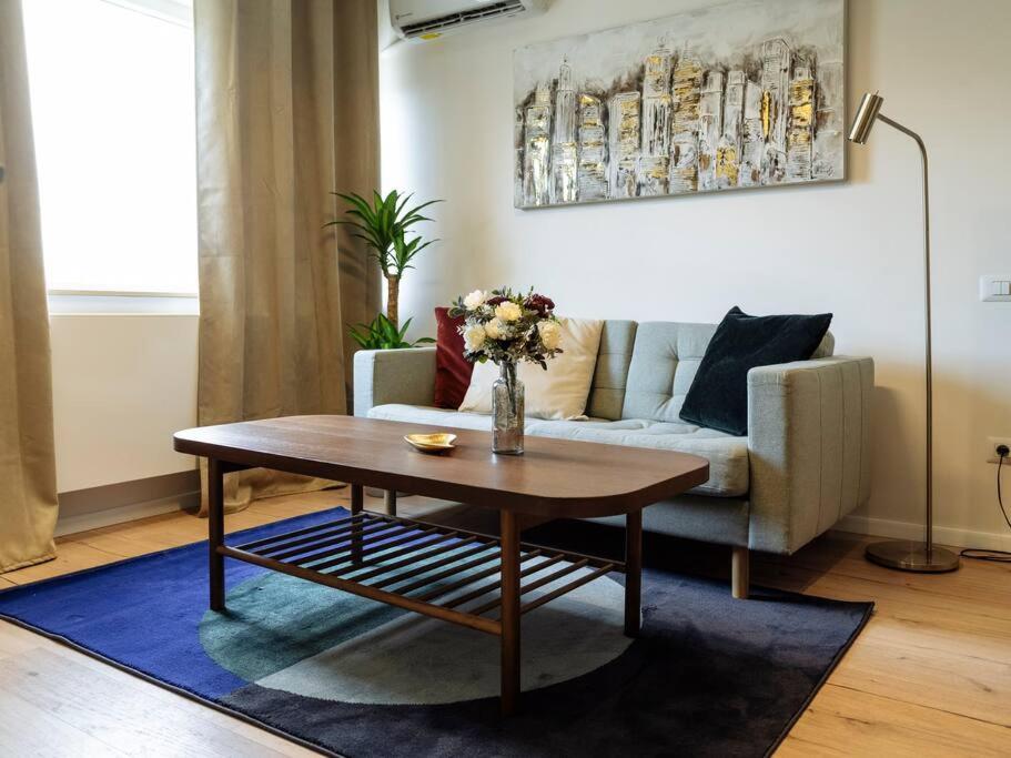 Sunny Modern Studio - Cismigiu Park & Old Town view 4