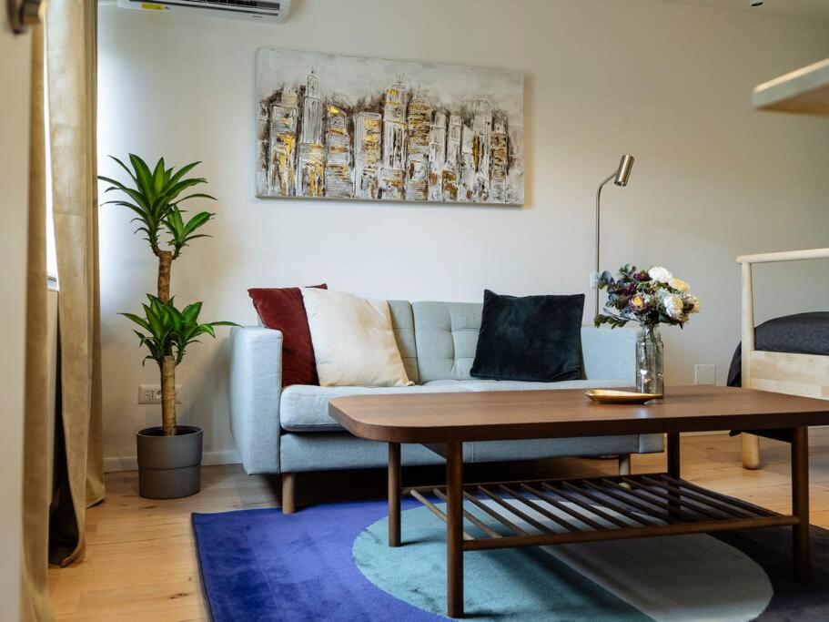 Sunny Modern Studio - Cismigiu Park & Old Town view 3