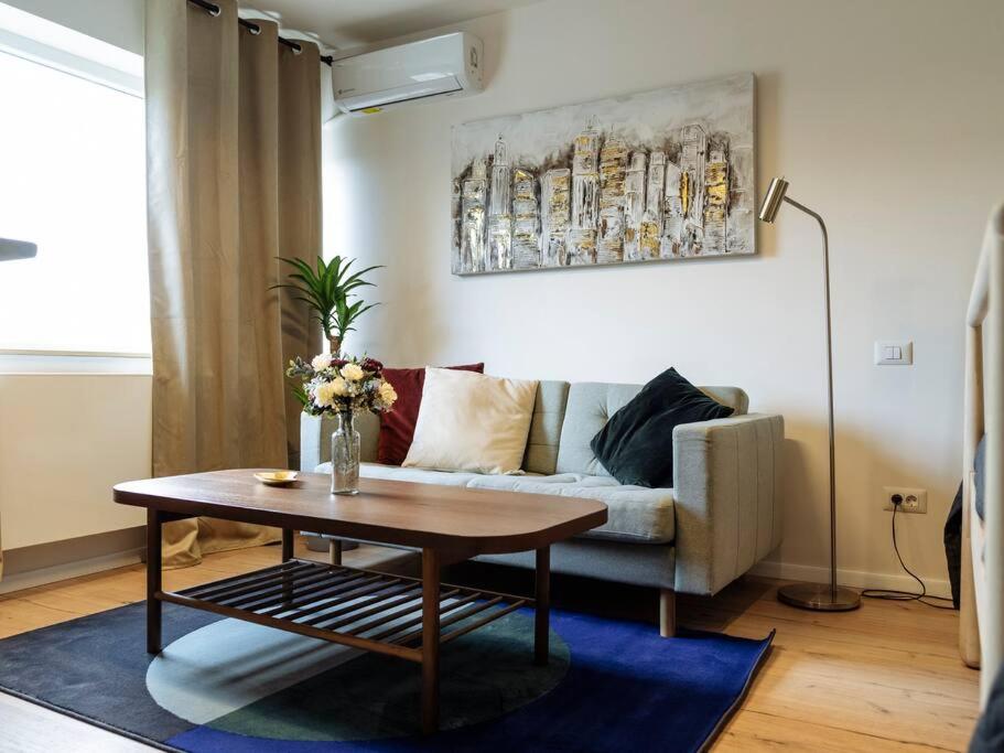 Sunny Modern Studio - Cismigiu Park & Old Town view 5
