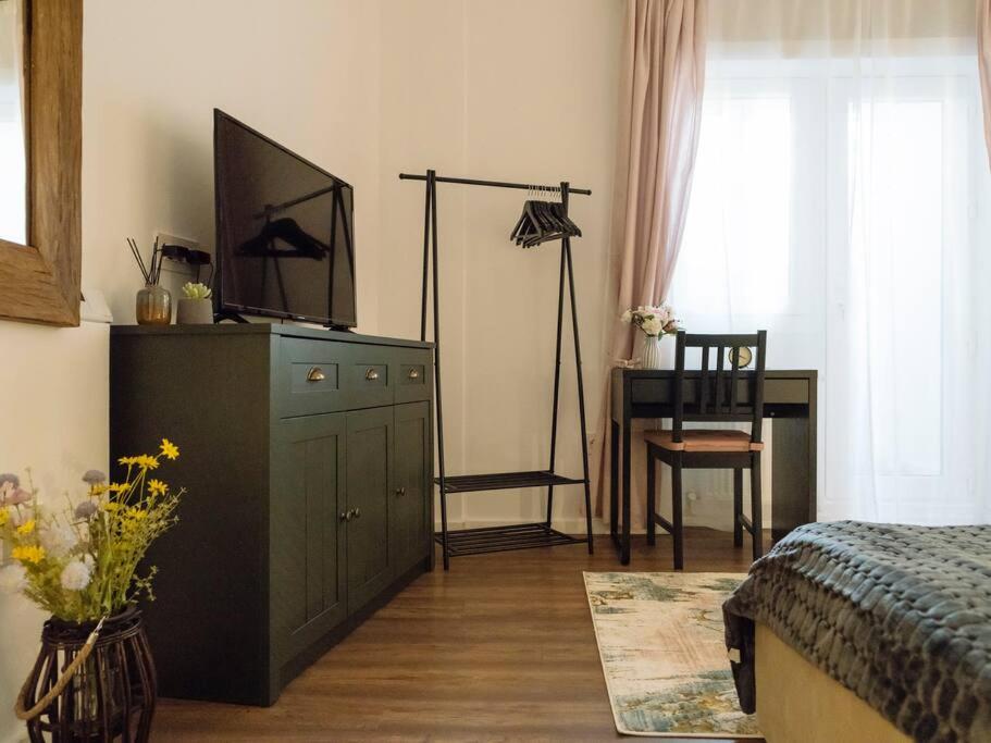 Cozy studio next to House of Parliament view 4
