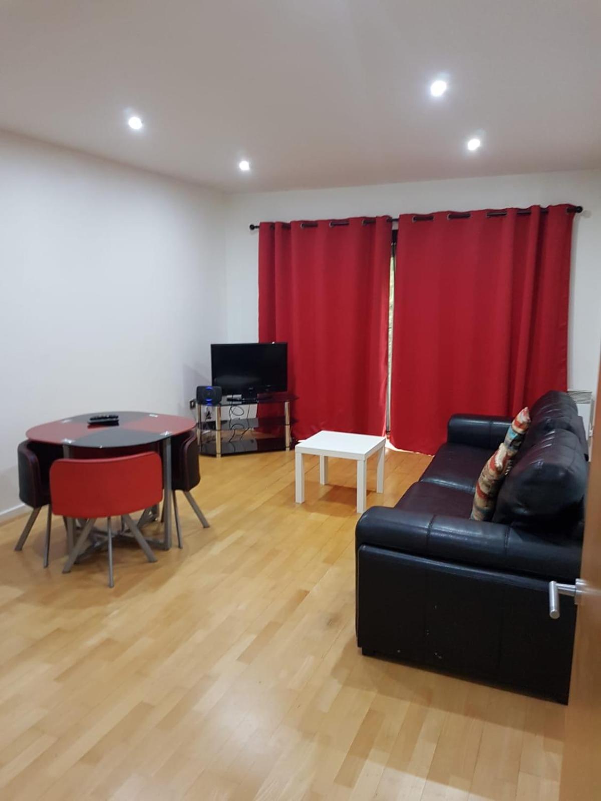 Leicester River Building Ensuite King size Luxury Bed view 5