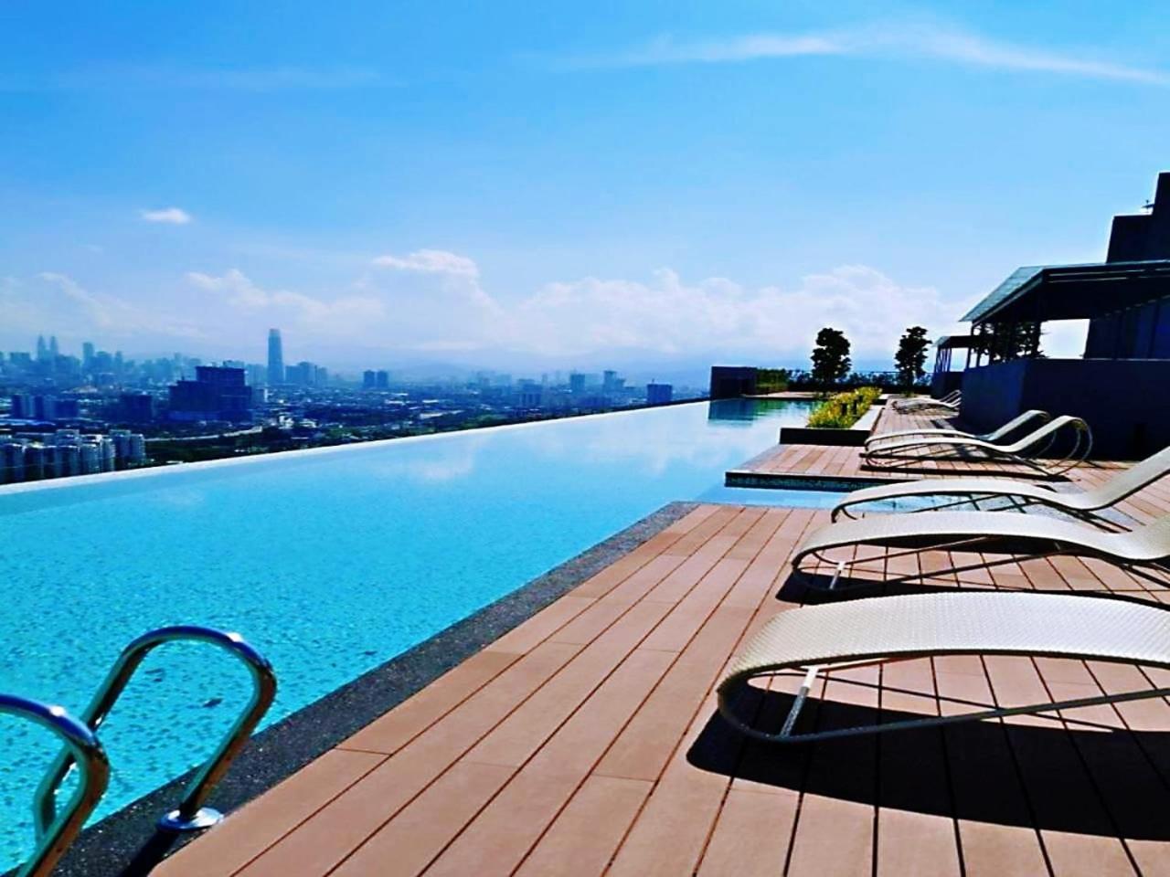 Maxine Suites