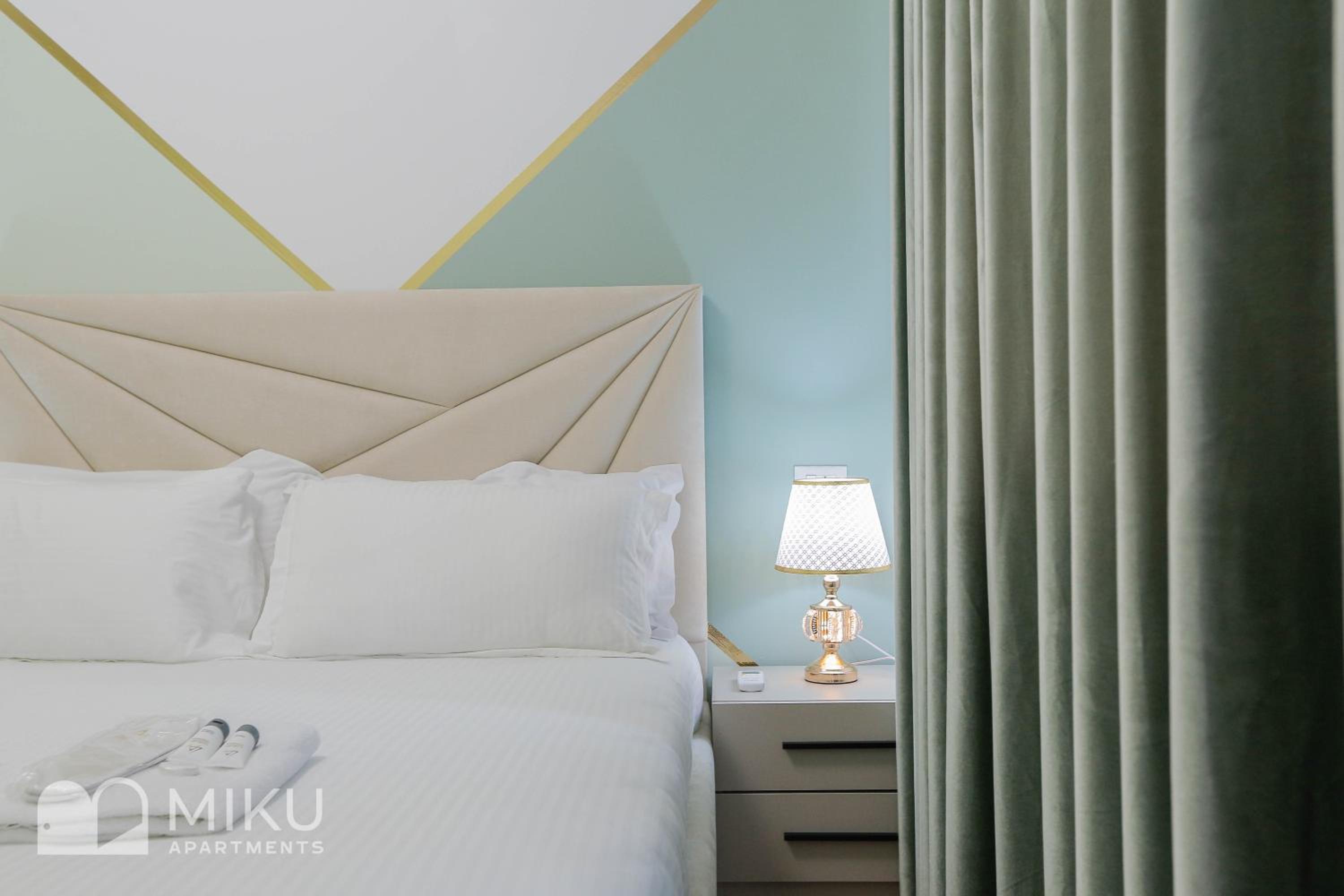 Miku Apartment - LUX 2Bd Apartment At City Center