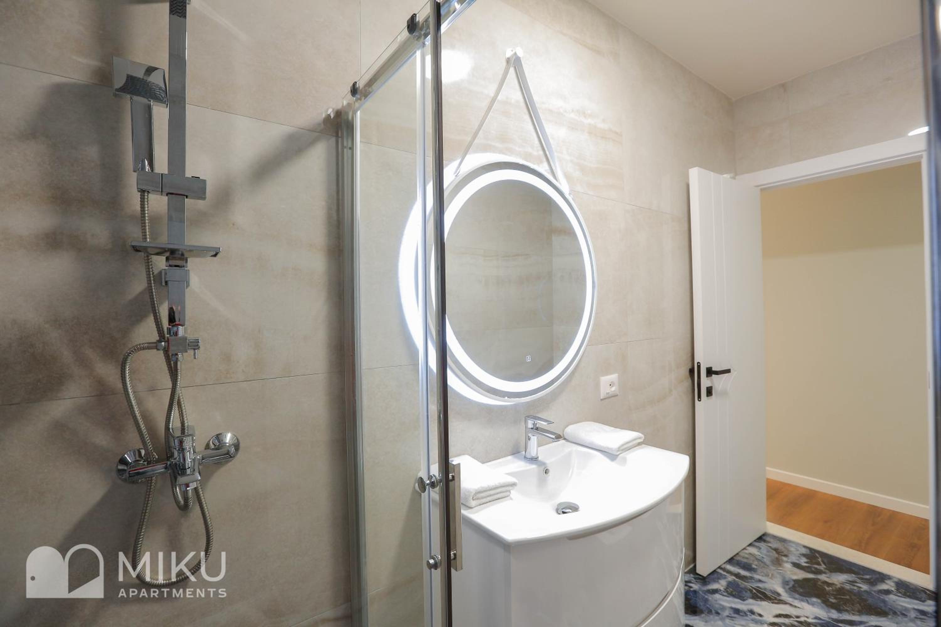 Miku Apartment - LUX 2Bd Apartment At City Center