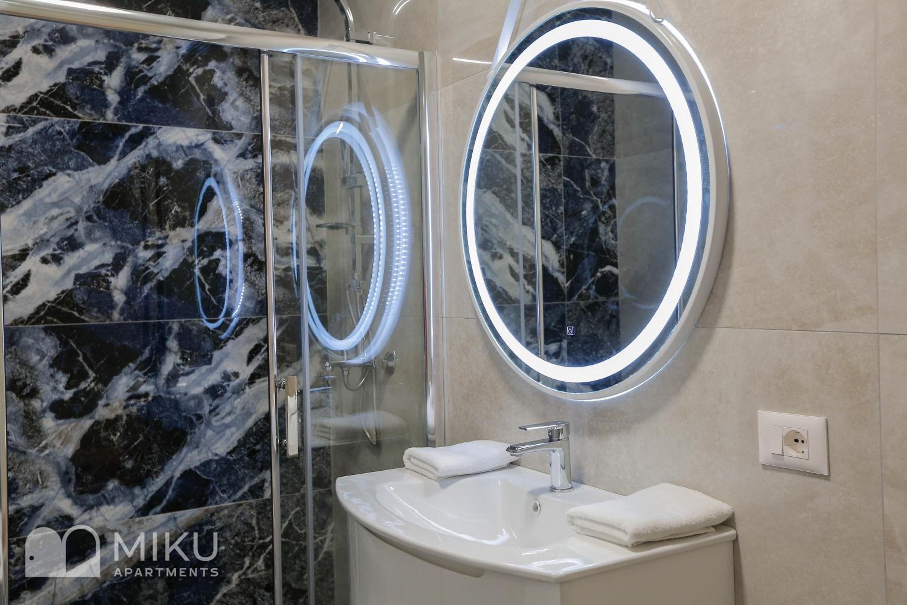 Miku Apartment - LUX 2Bd Apartment At City Center