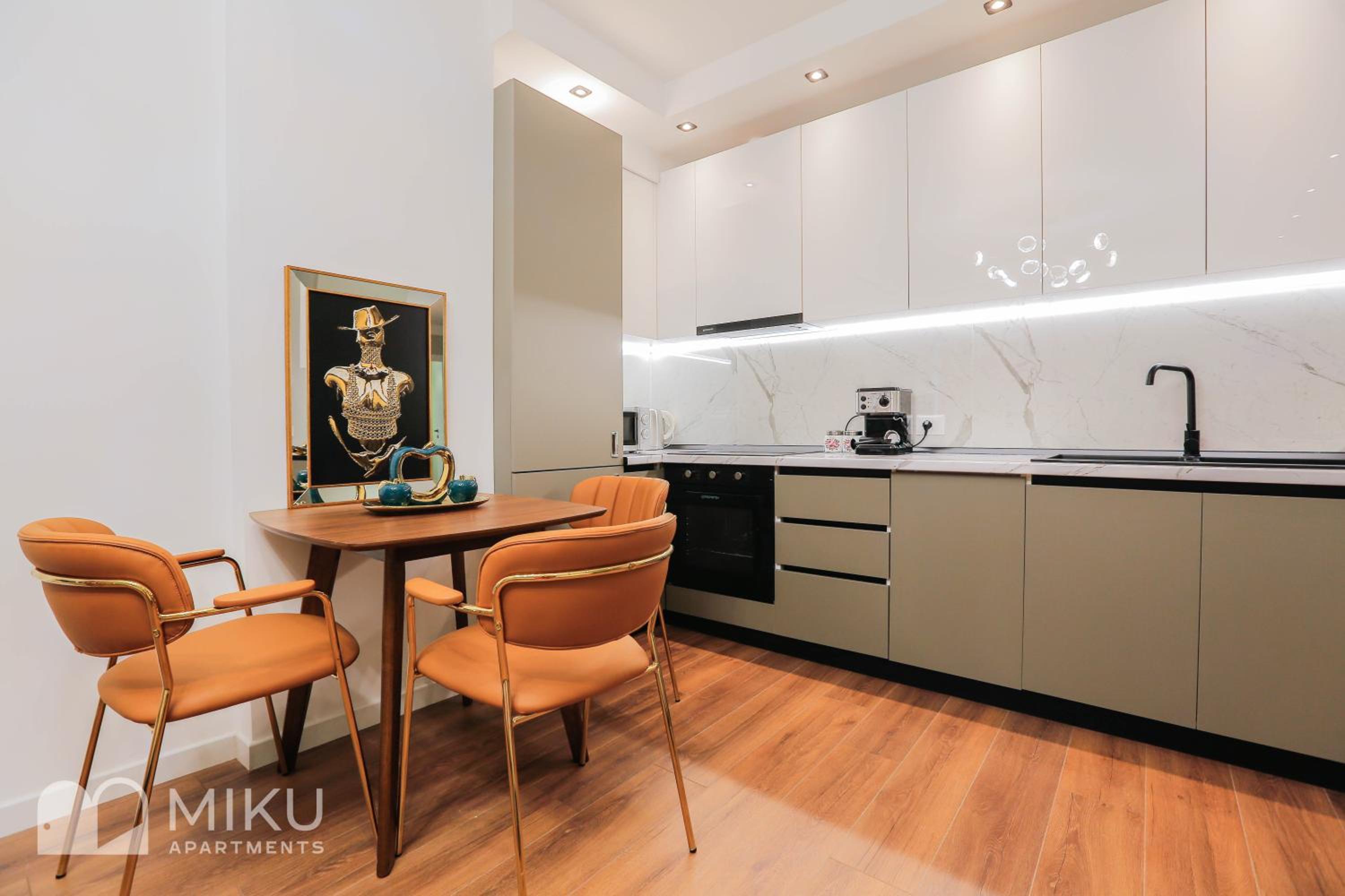 Miku Apartment - LUX 2Bd Apartment At City Center