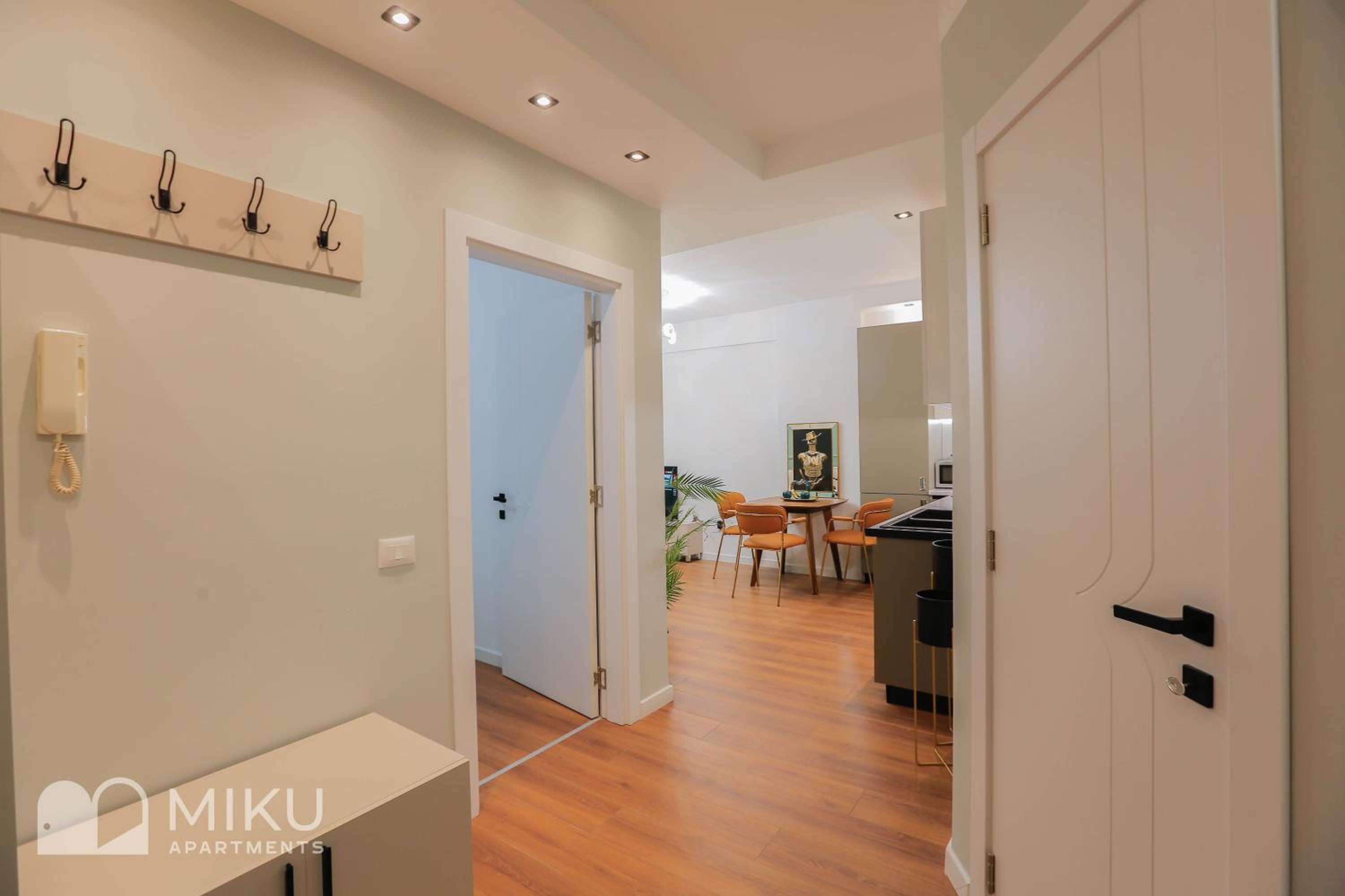 Miku Apartment - LUX 2Bd Apartment At City Center