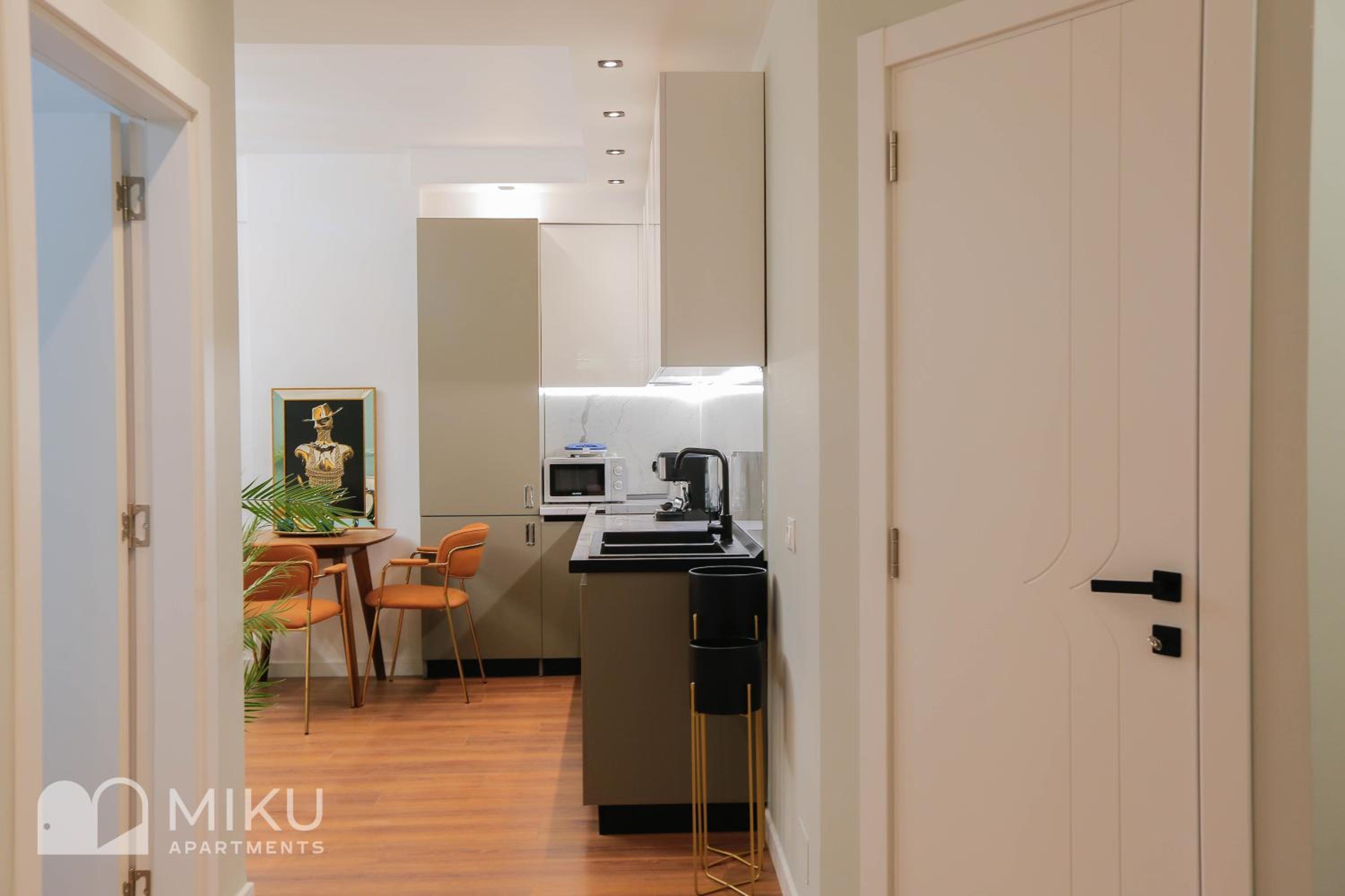 Miku Apartment - LUX 2Bd Apartment At City Center