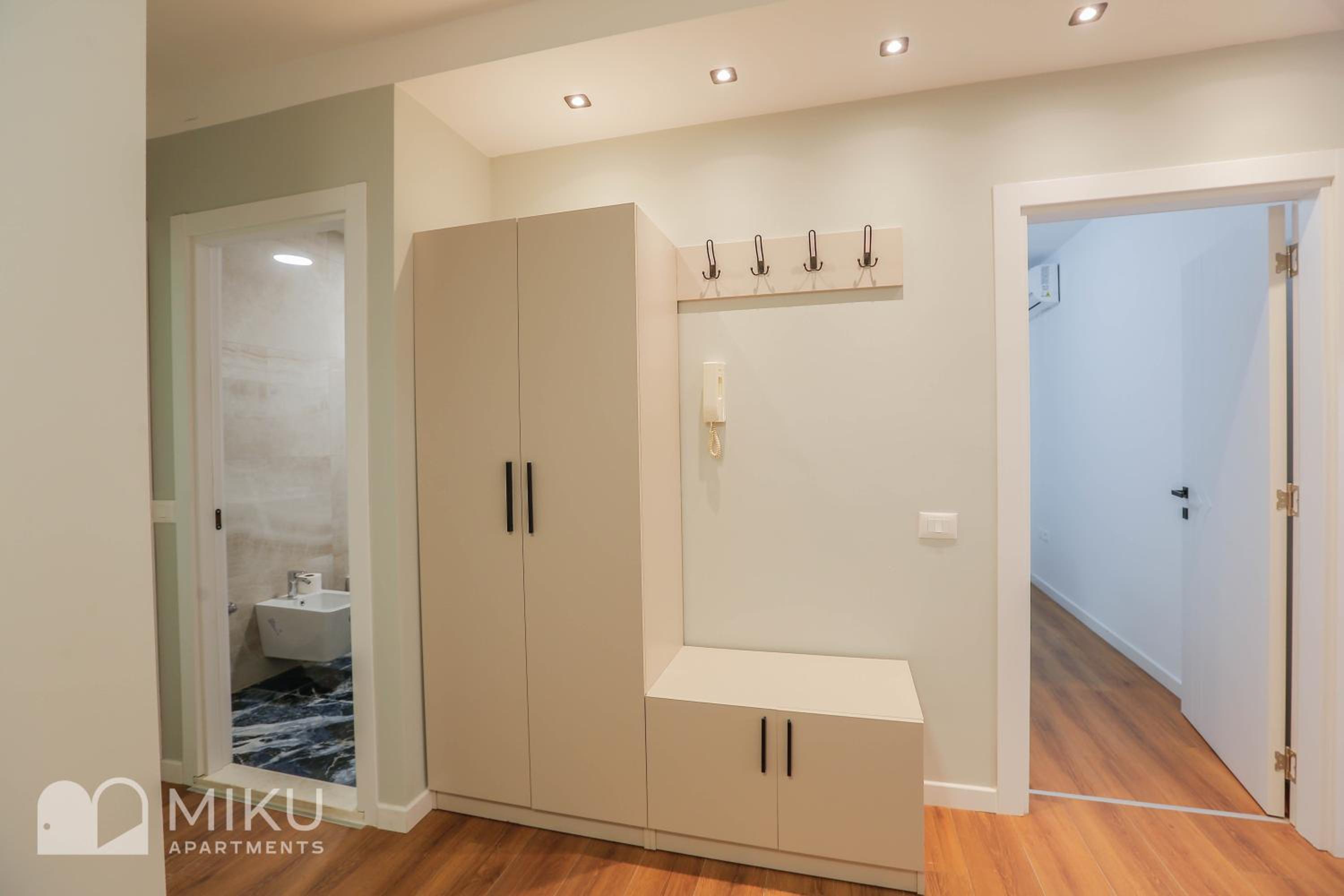 Miku Apartment - LUX 2Bd Apartment At City Center