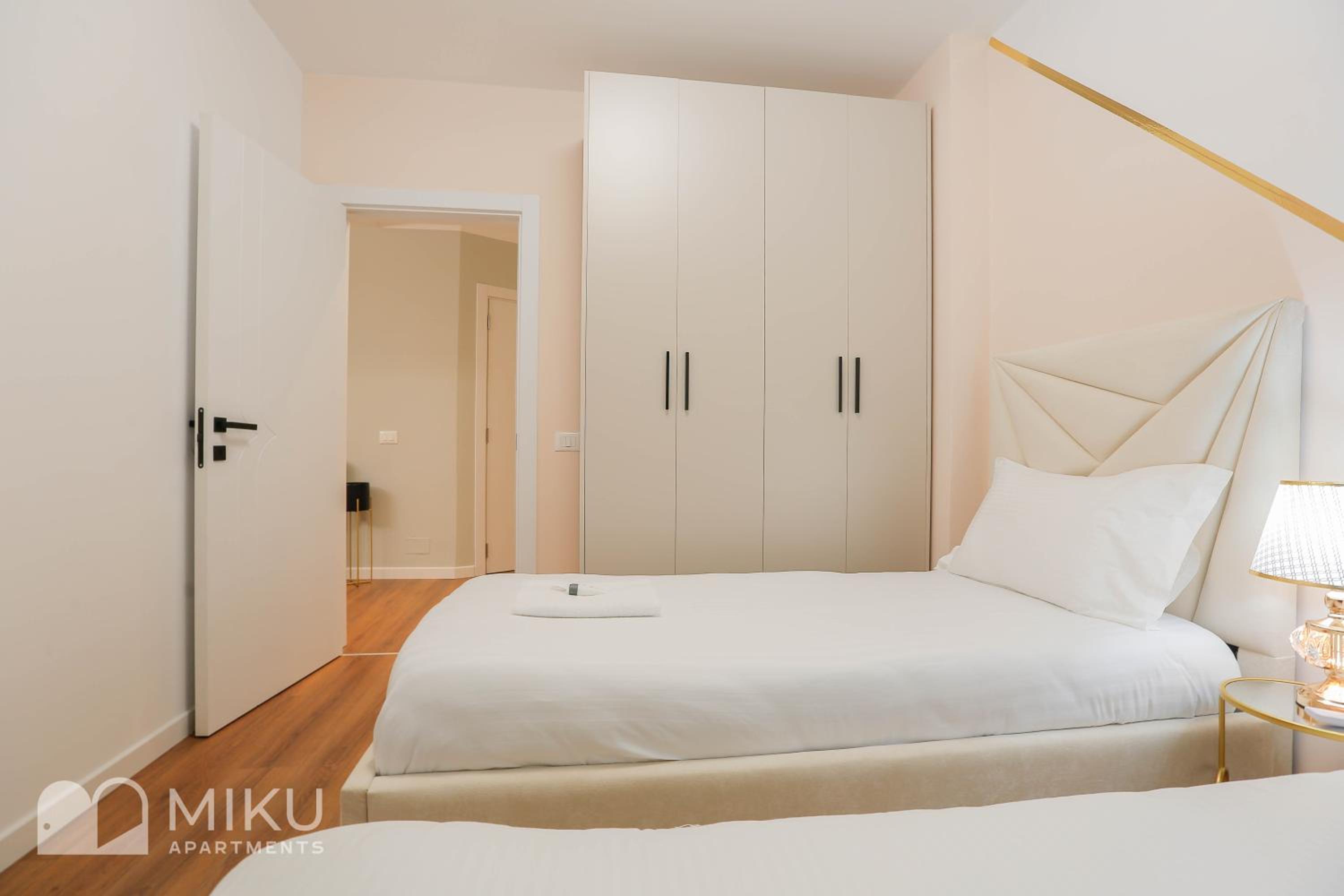 Miku Apartment - LUX 2Bd Apartment At City Center