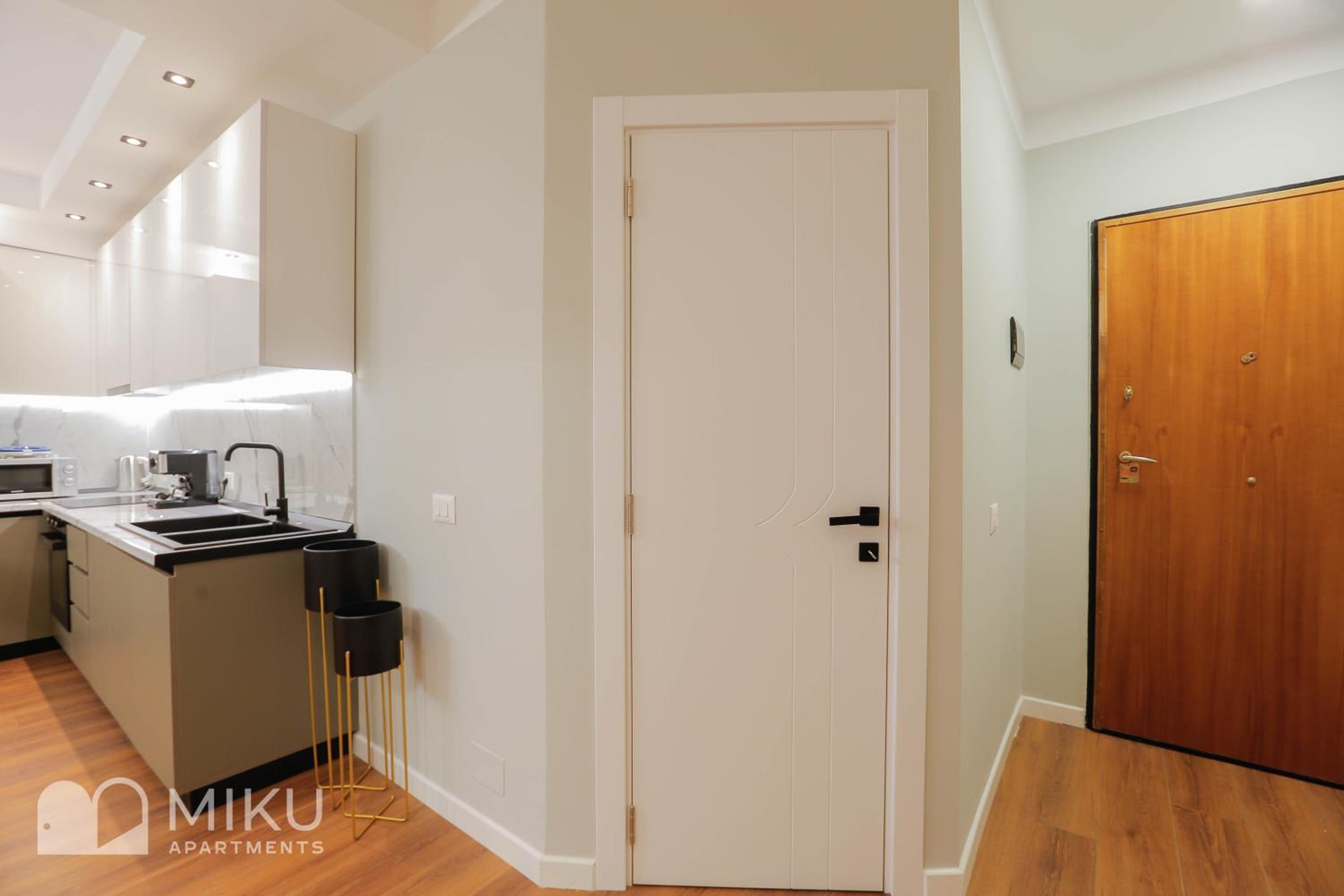 Miku Apartment - LUX 2Bd Apartment At City Center