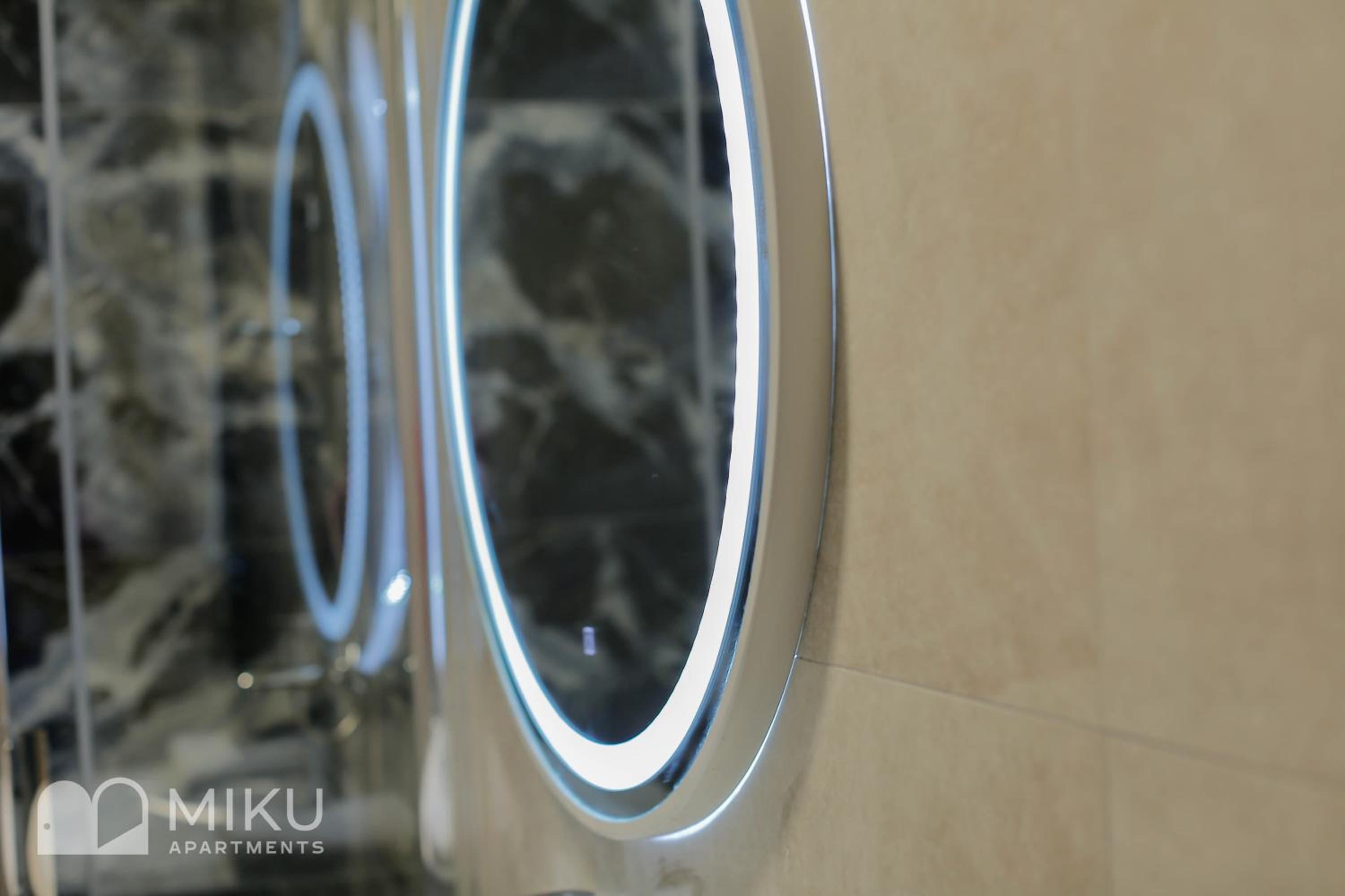 Miku Apartment - LUX 2Bd Apartment At City Center