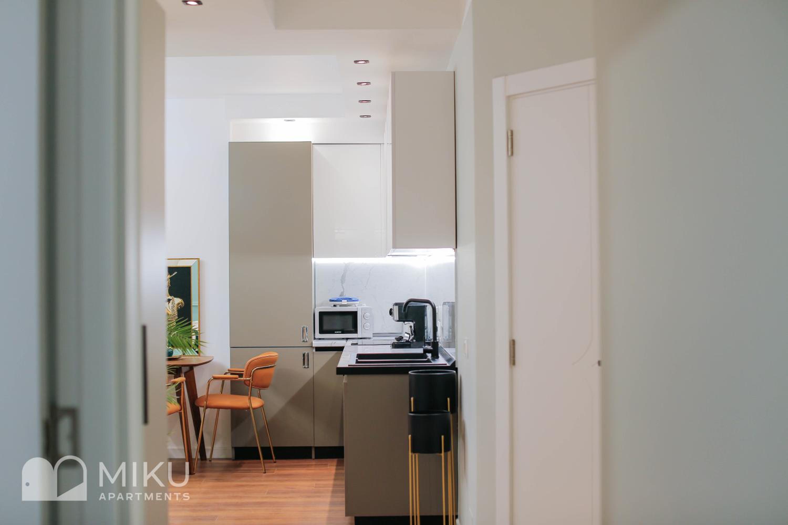 Miku Apartment - LUX 2Bd Apartment At City Center