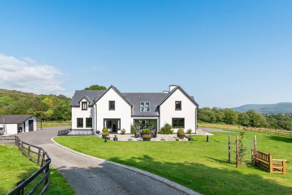 Luxury Country House on the Hill