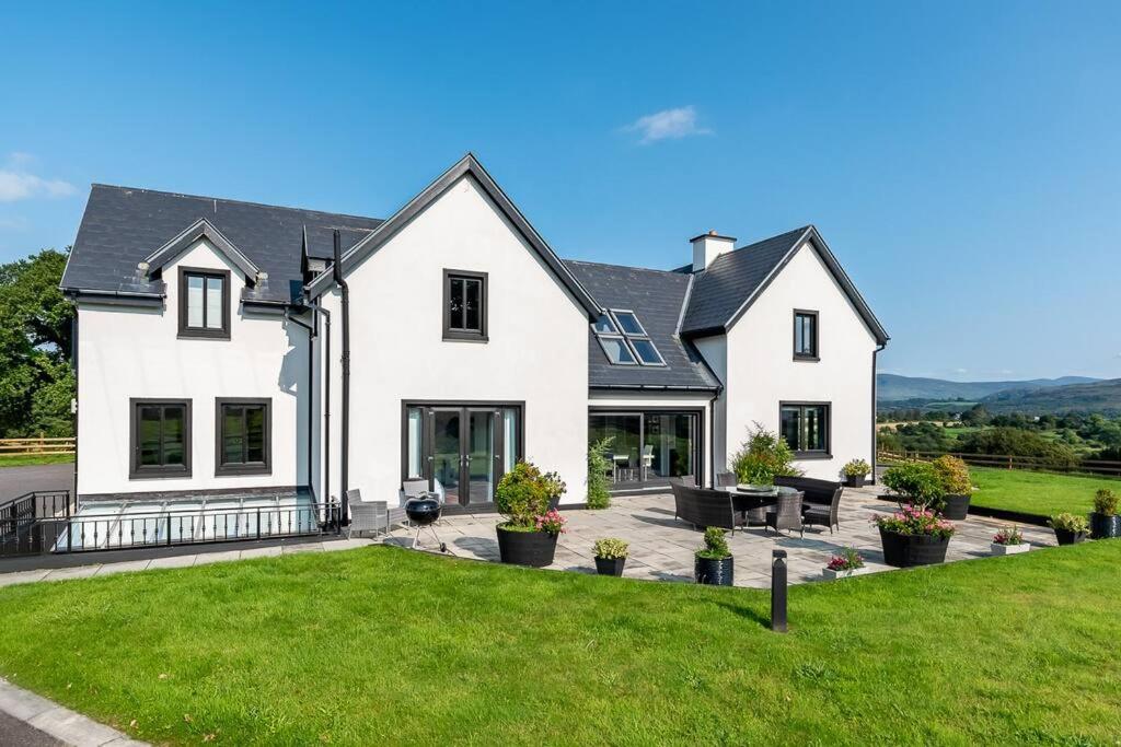 Luxury Country House on the Hill