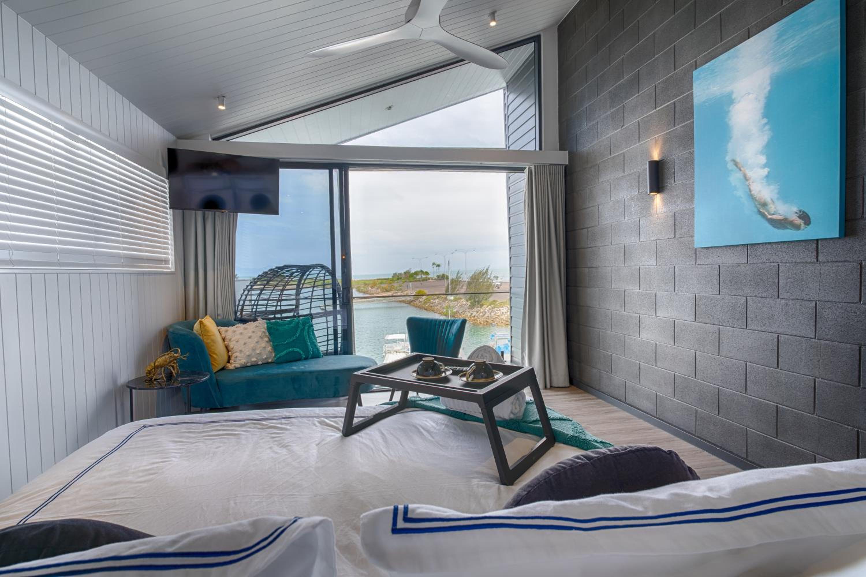Dacha on Maggie No#1 OPULENT AND LUXURIOUS