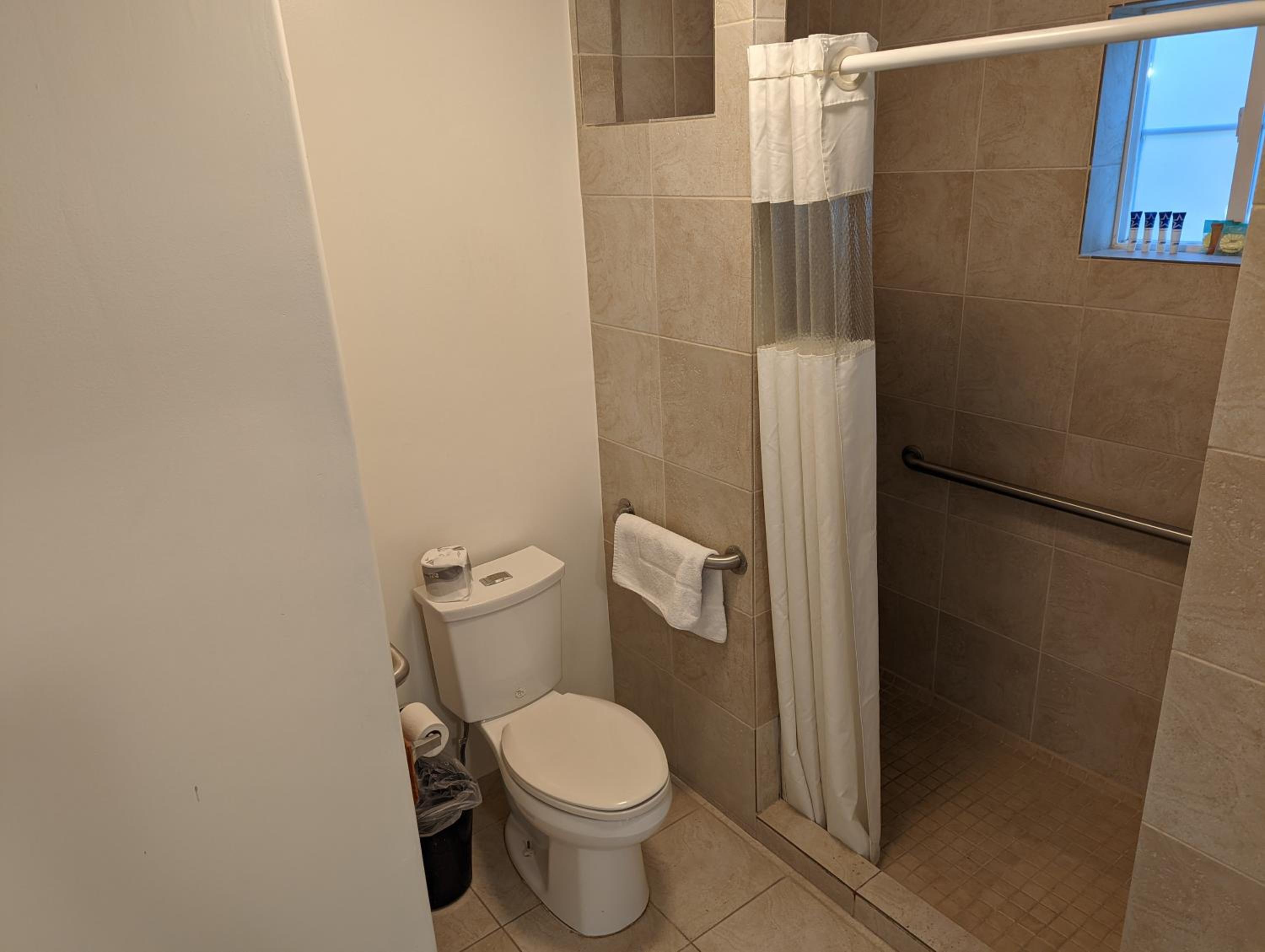 Americas Best Value Inn Oxnard-Port Hueneme - Property Image 50
