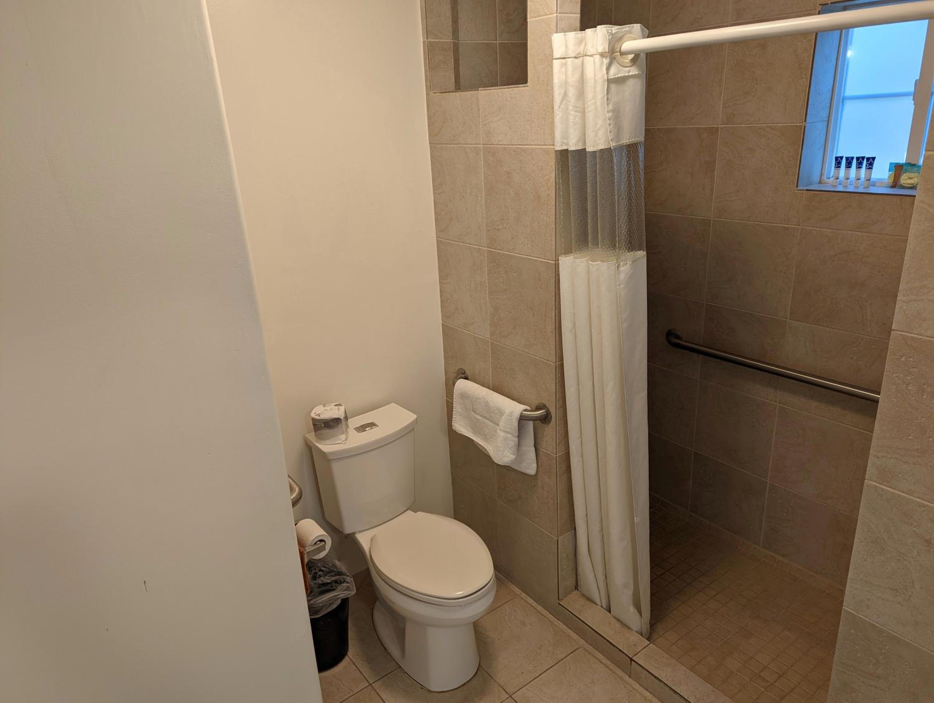 Americas Best Value Inn Oxnard-Port Hueneme - Property Image 45