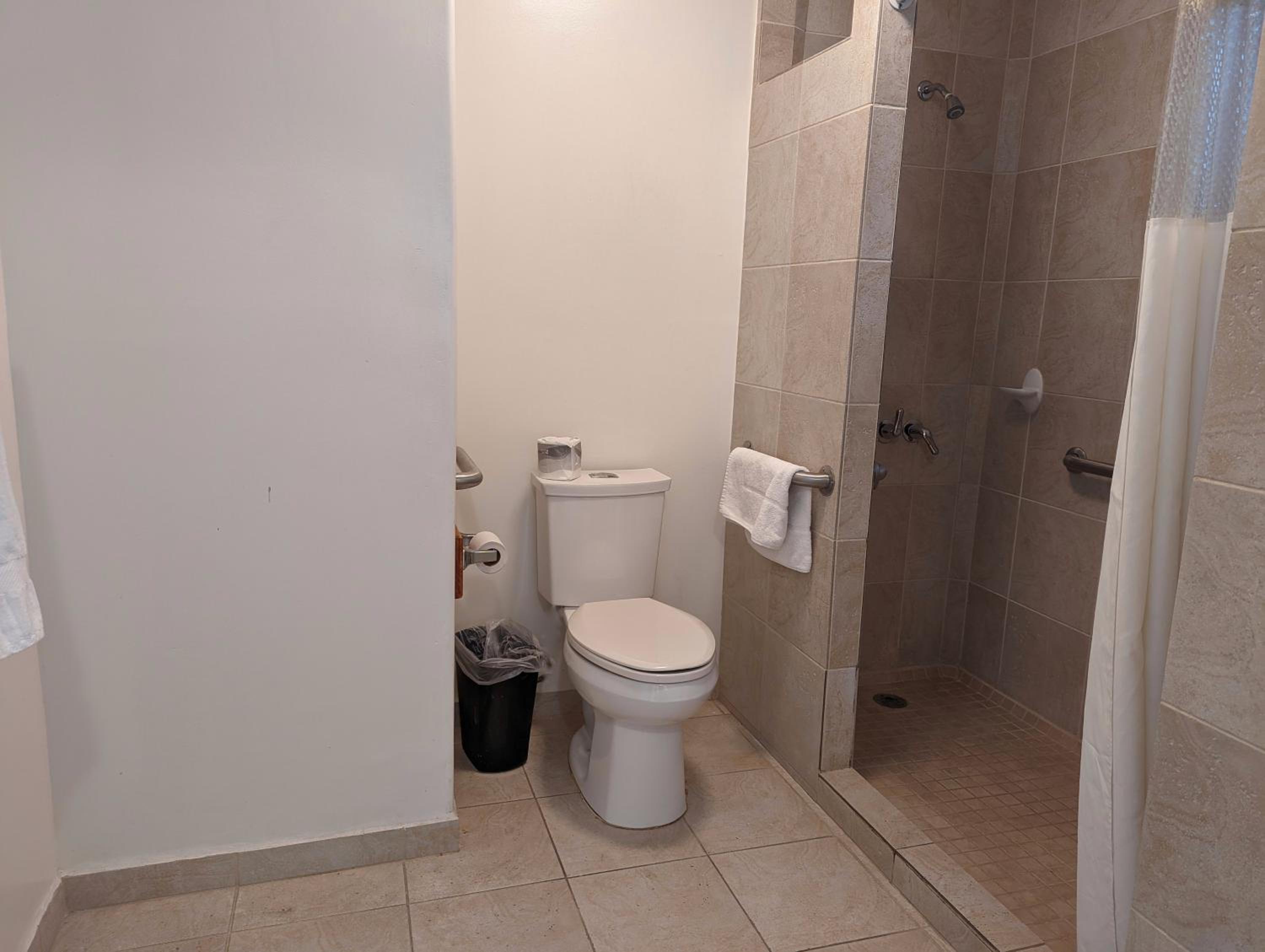 Americas Best Value Inn Oxnard-Port Hueneme - Property Image 49