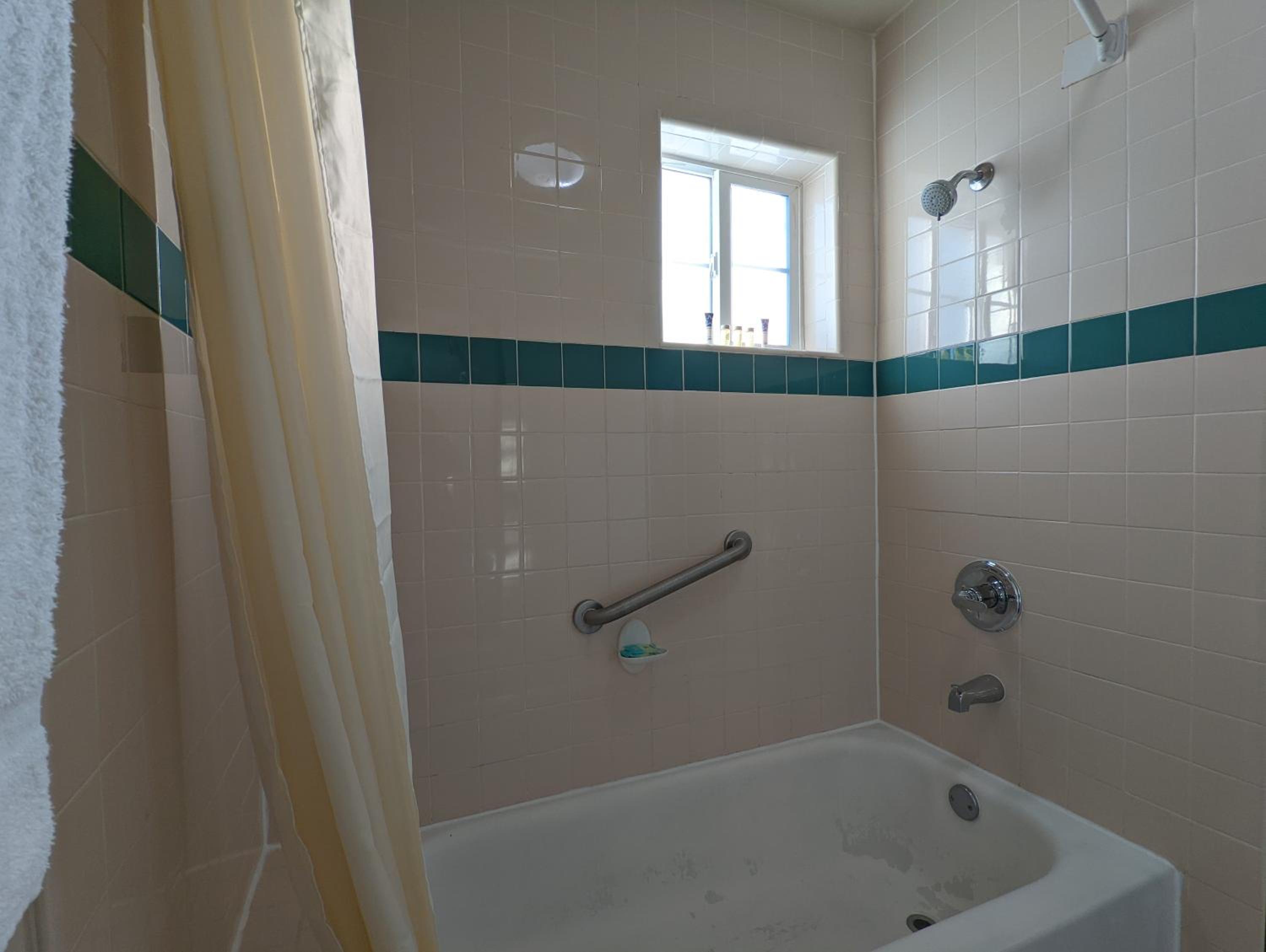 Americas Best Value Inn Oxnard-Port Hueneme - Property Image 51