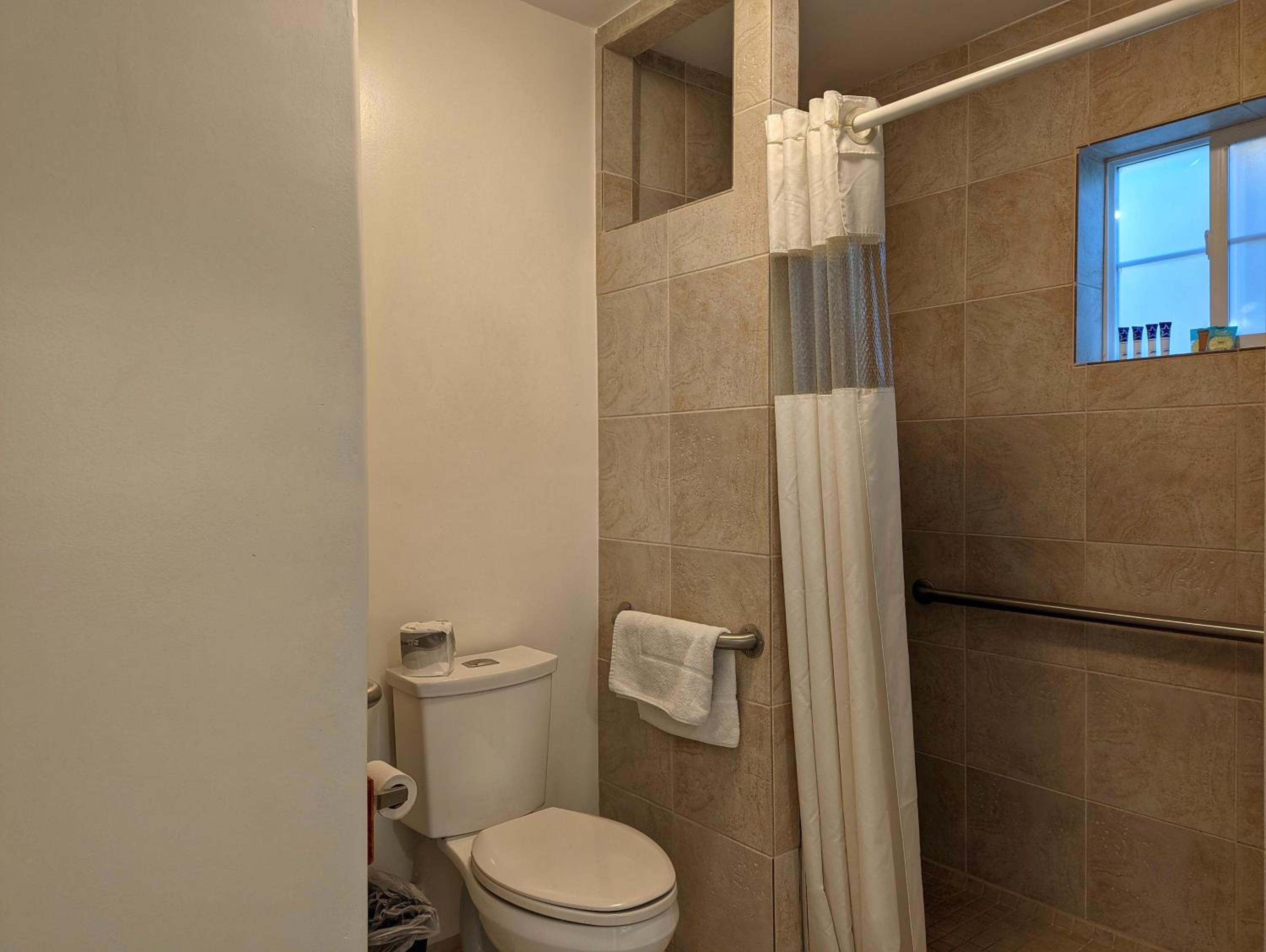 Americas Best Value Inn Oxnard-Port Hueneme - Property Image 22
