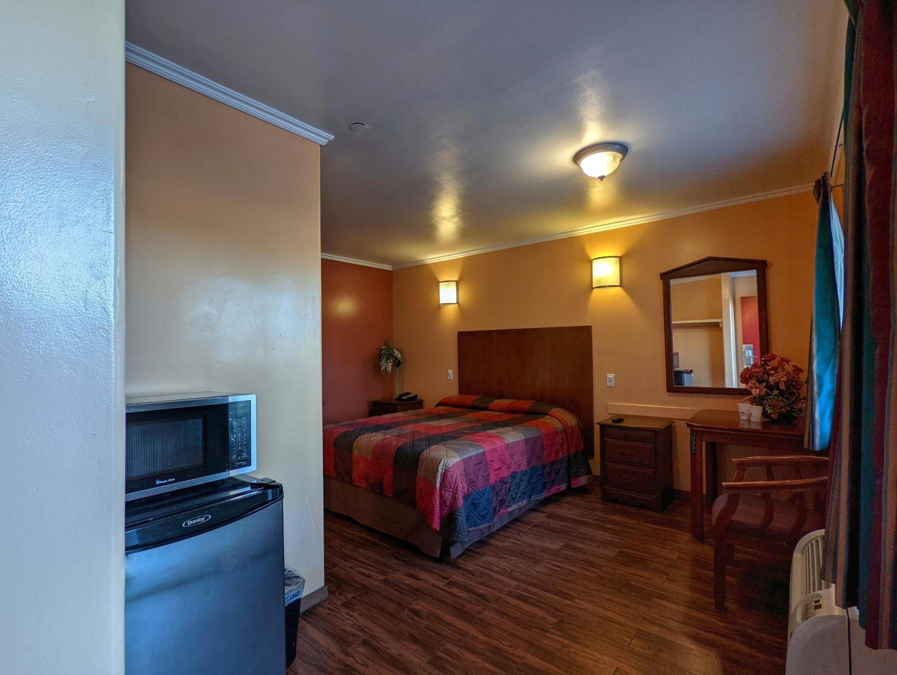 Americas Best Value Inn Oxnard-Port Hueneme - Property Image 12