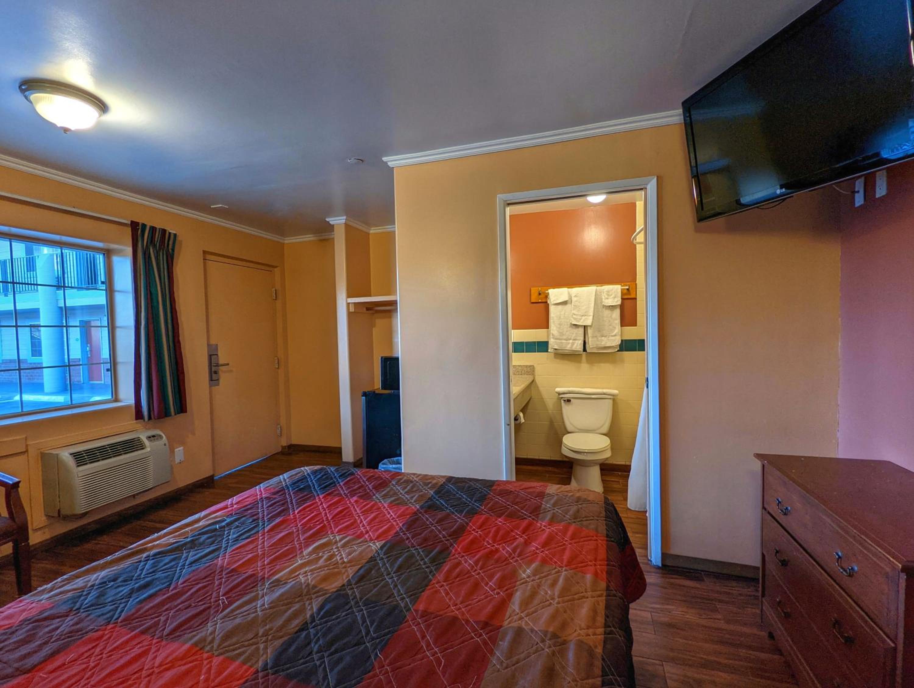 Americas Best Value Inn Oxnard-Port Hueneme - Property Image 25