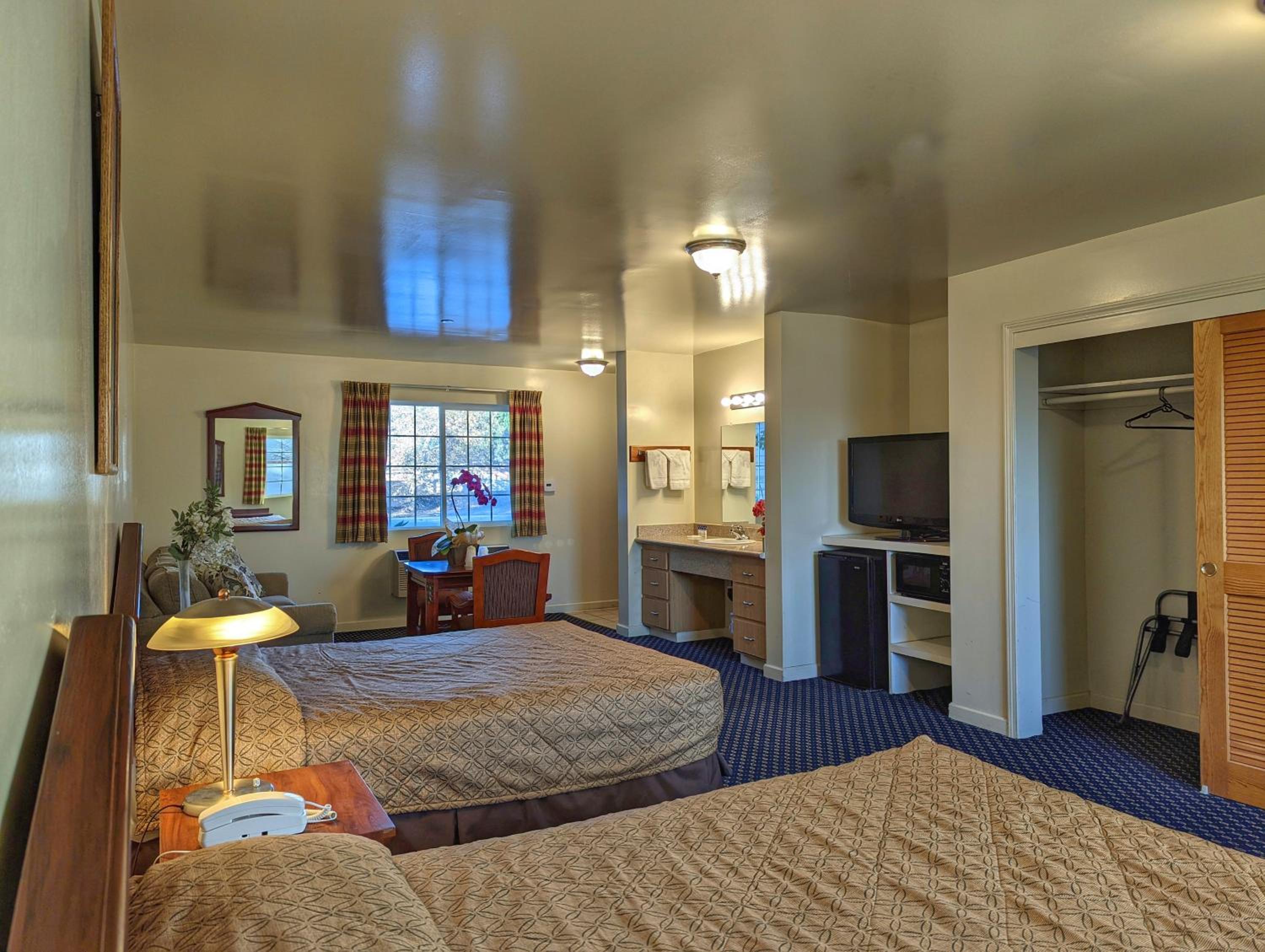 Americas Best Value Inn Oxnard-Port Hueneme - Property Image 2
